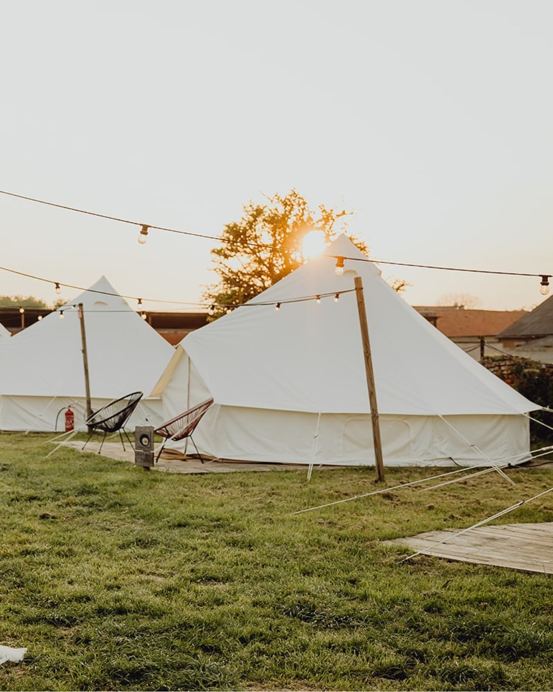Slapen onder de sterren was nog nooit zo gezellig. 🏕️ Kom alles te weten op onze website > vakantieverblijf > Glamping ✨
📷 Mary Shoots People
#trouwfeest #evenement #kachetvenue #glamping