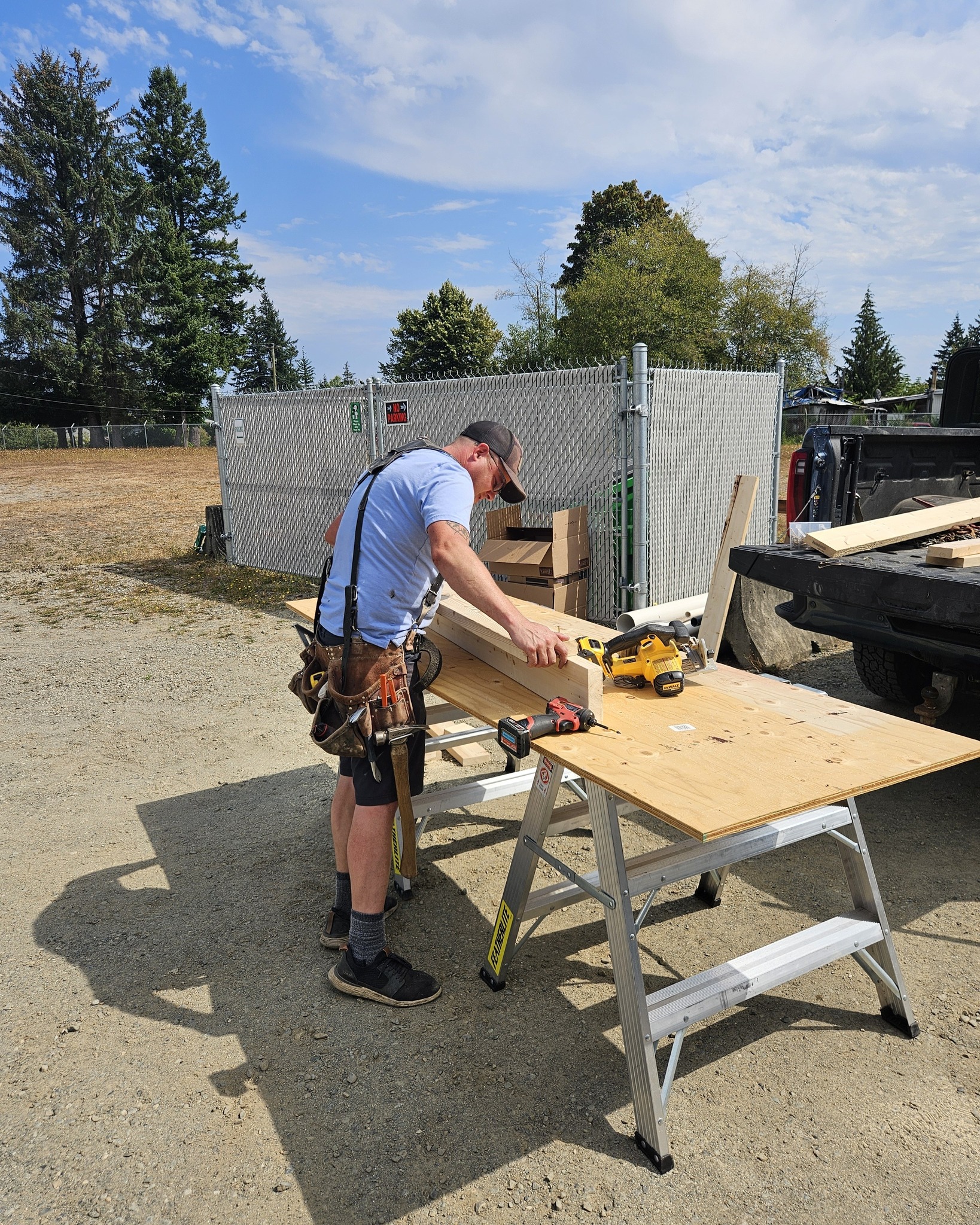 We had a bit of a slow start today so Dustin got some more building and fixing done 💪🔨🪚
Wed–Sun, 11am–6:30pm
3795 Island Hwy N, Campbell River
#SaltLickBBQ #CampbellRiver #VancouverIsland #WoodSmoked #BBQLife #ShopLocalCR #SlowSmoked #CampbellRiverEats