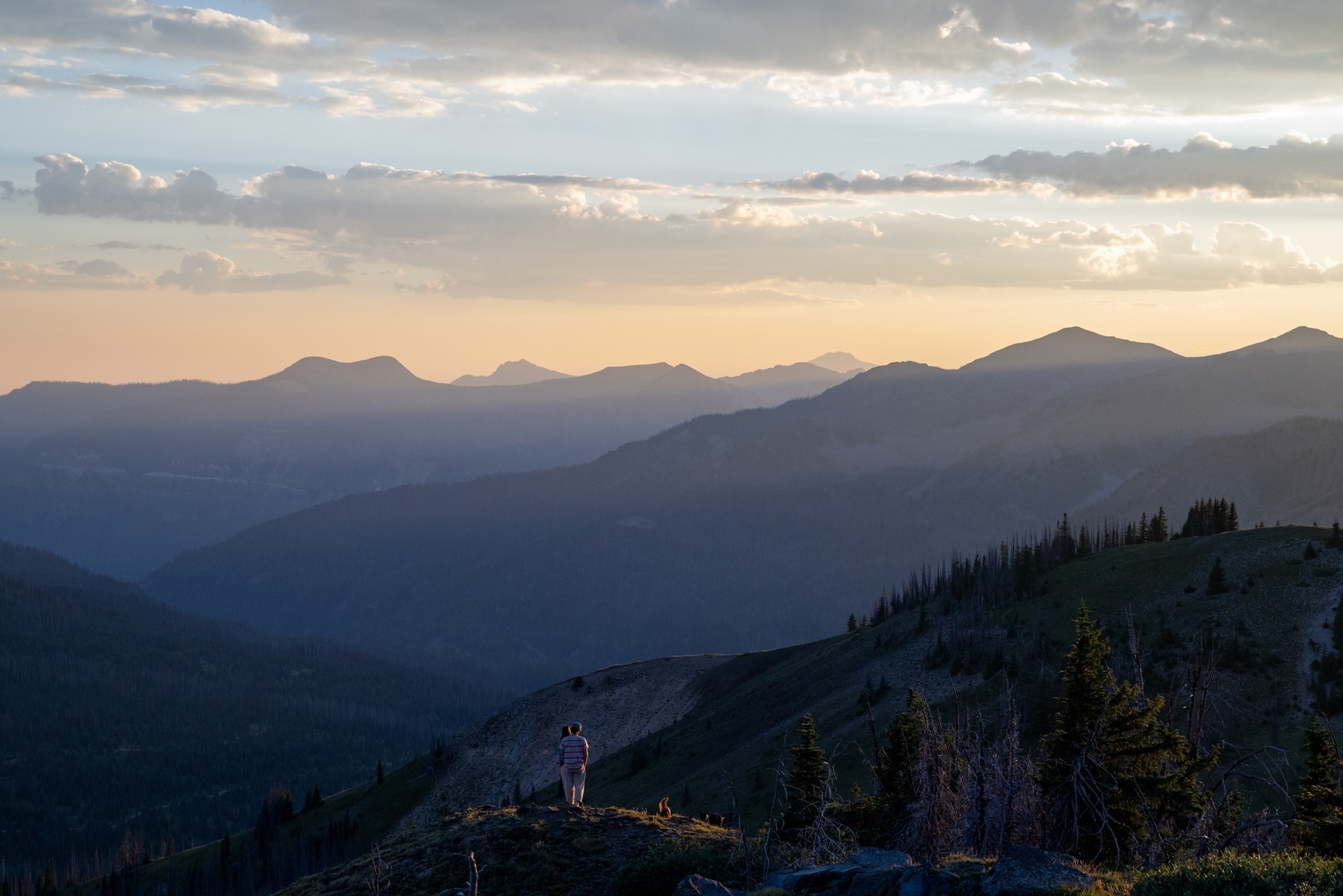 A little change of scenery from the recent interior work. This was captured while putting Nikon’s new 24–70mm f/2.8 II through its paces, with a wide Colorado landscape, layered mountain ranges, and a little human perspective to show the scale. A versatile lens has to perform well beyond the studio, and this one certainly had some scenery to work with.
📩 Looking for imagery that captures your brand, space, or story? Let’s create something together.
#Nikon #NikonZ #NIKKOR #LandscapePhotography #ColoradoPhotography #MountainPhotography #OutdoorPhotography #CommercialPhotography #Marketing #Production