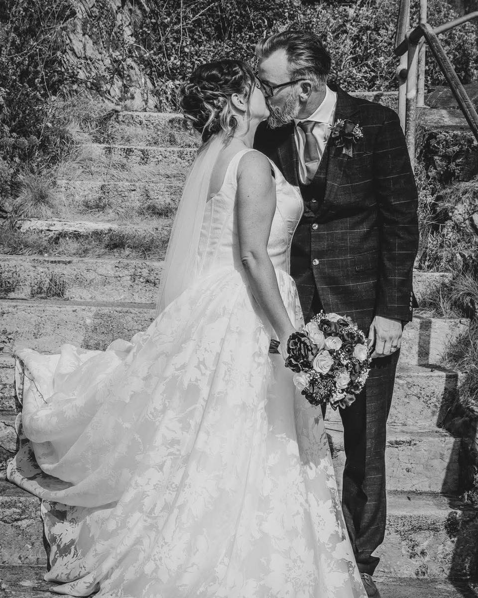 REAL BRIDE 🤍
Congratulations to our beautiful bride Vicki and her newly wed hubby John, on their special magical wedding day at @pier_one_plymouth
Thank you for sharing your day with us, we wish you all the best for your future together 🤍
Flowers - @cathsscentiments
Hair - @nh_h_b_pmu
Singer - @dannyjonesmusic
Cake - @jenni_littlehomebakery_
Photos - @laurenspinksphotography
Decoration - @my.special.day.decor
#weddingphotos #realbride #ivoryloungebride #cornwallwedding
