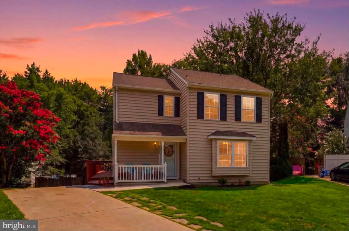 🏡 Looking to move up to a single family colonial home in a neighborhood?
⭐️ 2 Open Houses in Eldersburg today, Saturday!
6205 Honey Comb Ct. 11-12pm
1820 Fallstaff Ct 12:30-1:30pm
Share with someone who want to be your neighbor in Sykesville!
Real Estate Professionals Inc. 410-552-SOLD