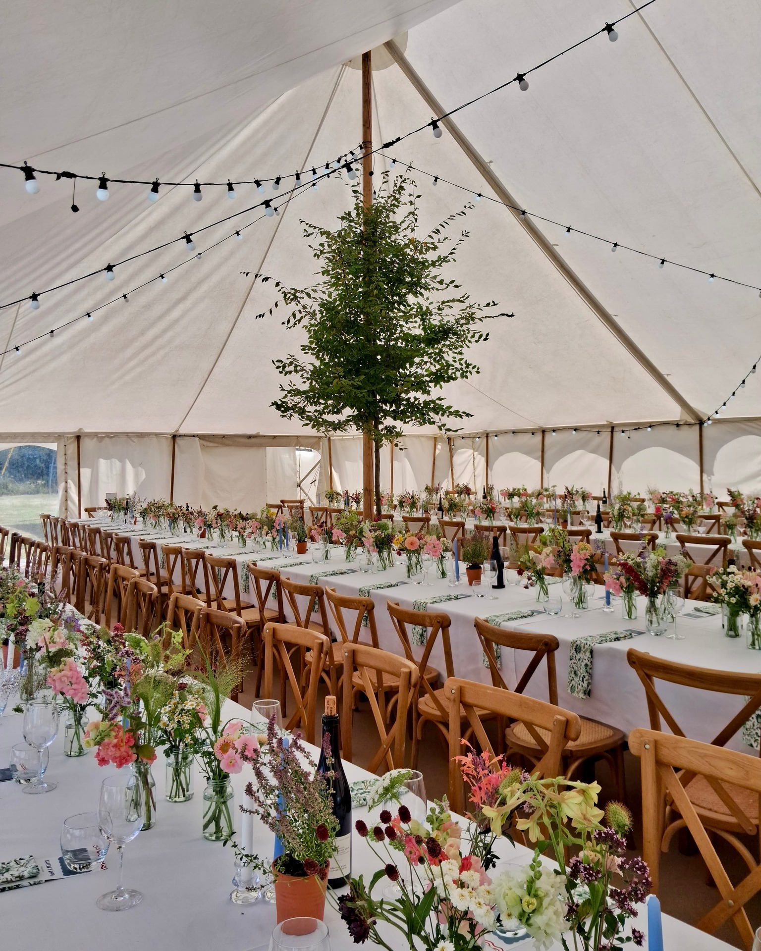 Our monthly newsletter goes out next week, so head to our website and sign up if you’d like to read a special feature all about the biggest wedding of our season — two days on Anglesey for a 160‑guest church‑to‑marquee farm celebration, complete with living trees, garden pockets, hundreds of jam jars, milk churns, and all the behind‑the‑scenes details of how we sourced our plants 🌳🌱🪴
We send out zero spam — if you sign up, you’ll only ever receive one monthly newsletter from us 🌸
www.firthflockflowers.co.uk
