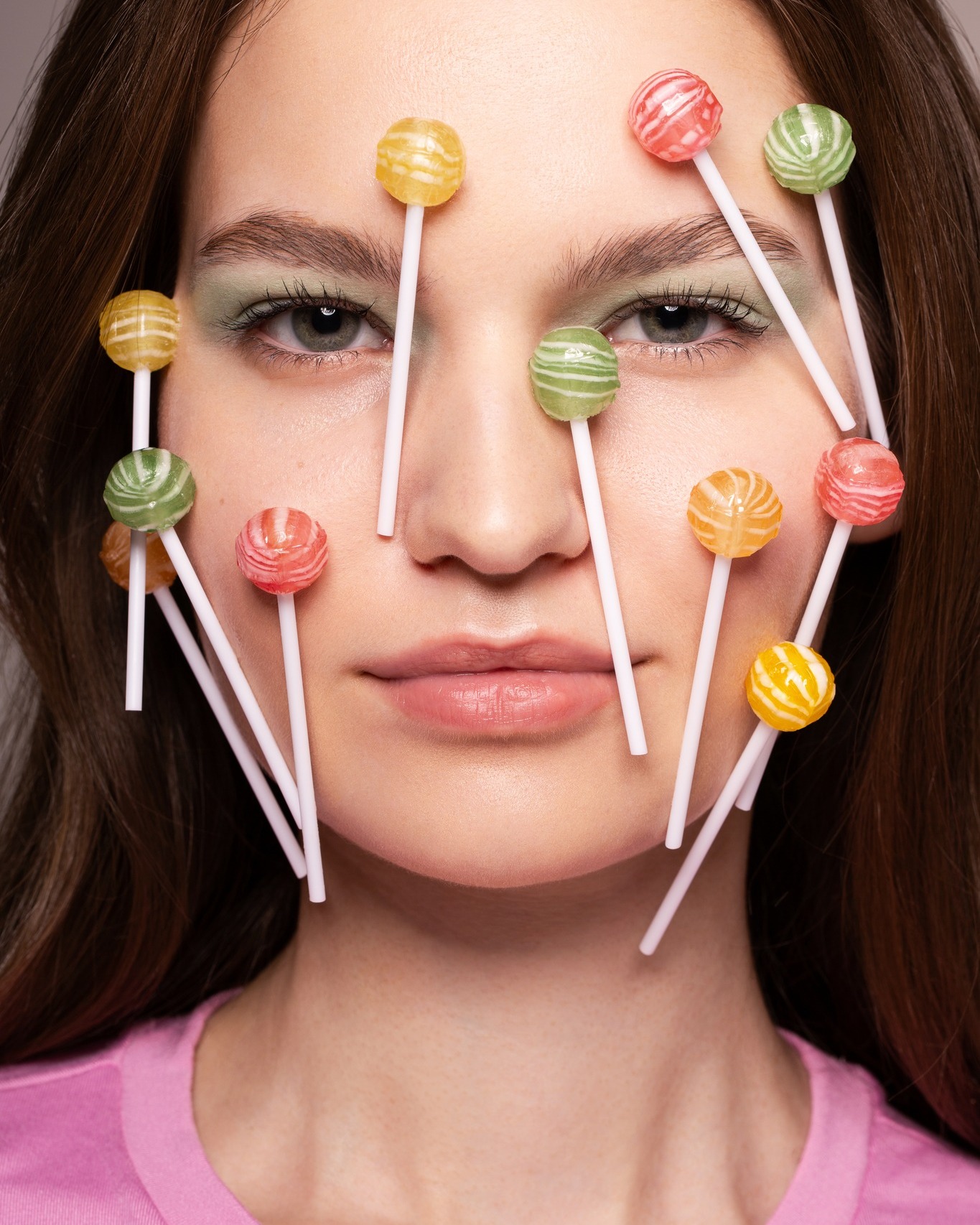 Sweets and Good Skin (?) 📷🍭
Model @iamtanyahil @mostwantedmodels_official
Make Up & Hair Artist @by.josephine.winter @artistspool
Photo & Retouch Tamara Specht
#conceptualphotography #beautyphotographer #foodandskin