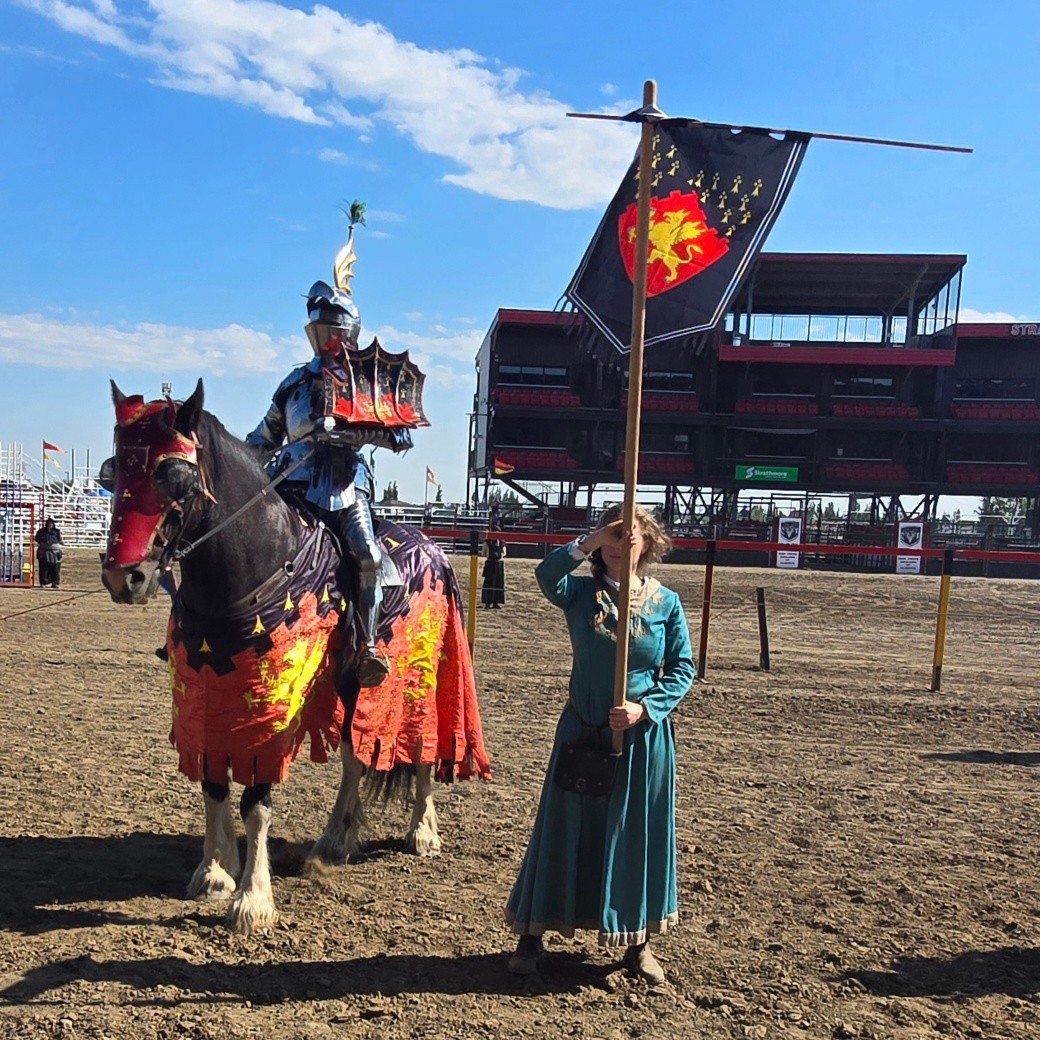 The winner of the first Strathmore Medieval Faire International Joust is Sir Philip Leitch from Australia!! Huzzah!! Congratulations on your win sir!
Photos: Chad Carter/Robin Beck
#STALC #jousting #joustingtournament #StrathmoreMedievalFaire