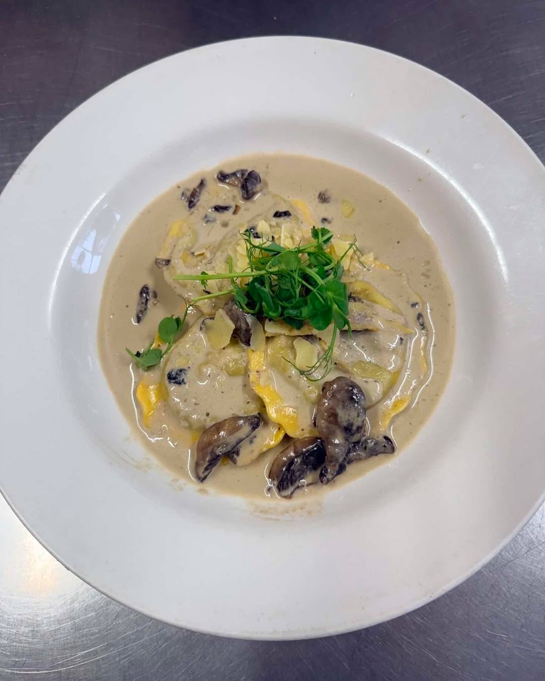 Something new, something fresh, something tasty!
Our specials board is going to be a number one option this week. Drumroll please…
Creamy Mushroom Ravioli! Straight up delicious.
#cafè #smallbusniess #localfood #coffeecoffeecoffee #deliciousfood