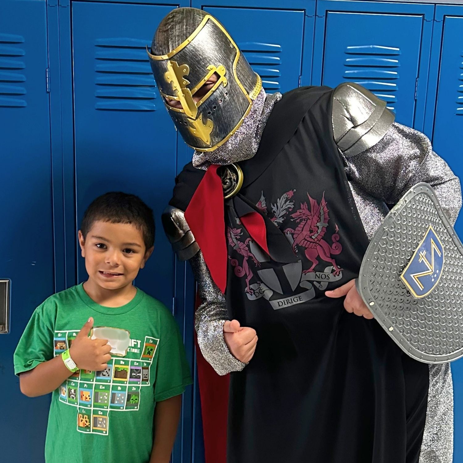 We’re so happy to have our Knights back in the building! Here are a few photos with our Nativity Knight. Did you take a photo with the Knight? Share it with us!
#NativityofMarySchool #NativityKnights #BackToSchool #KnightPride