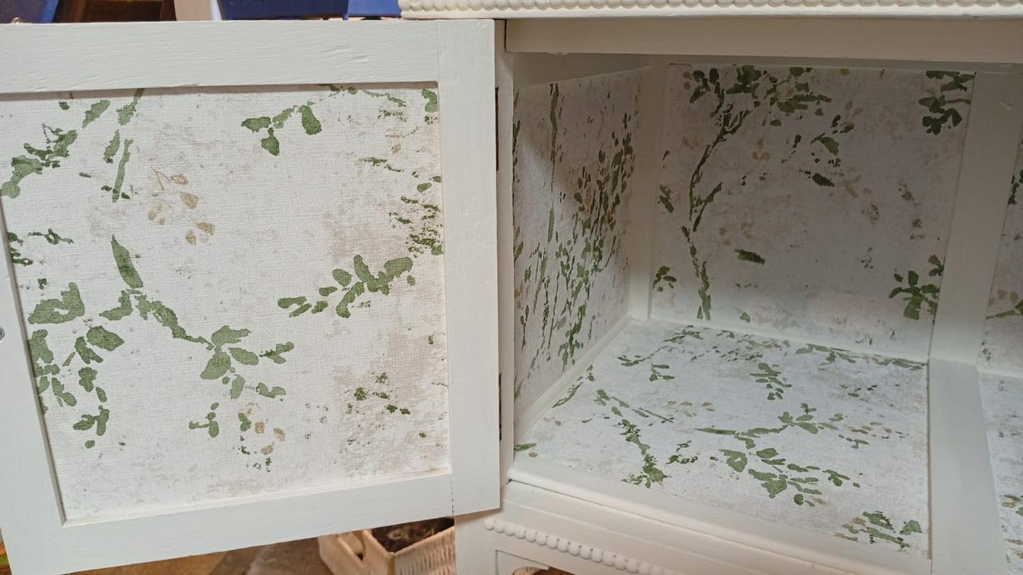 🔧 WORKSHOP WEDNESDAY — IT’S ALL IN THE DETAILS 🔧
Sometimes the most satisfying part of a transformation isn’t the big paint reveal… it’s the little details that start bringing everything together. ✨
This week in the workshop we’ve been working on these panels, adding a soft botanical print alongside the painted finish.
It’s one of those stages where the piece is still very much mid-makeover — a bit messy, bits everywhere, tools all over the bench… basically a perfectly normal day at Le Hibou Chic. 😅
But this is also the point where you can really start to see the personality of the piece coming through.
Paint gives you the colour, but texture, pattern and those finishing touches are what can take something from simply “painted” to something completely individual. ❤️
Are you a fan of adding pattern to furniture, or do you prefer to keep things simple?
Kirsti & Orson 🦉
✨ Re-loving Forgotten Gems
📍 Le Hibou Chic, Bellac
#LeHibouChic #WorkshopWednesday #Bellac #HauteVienne #FurnitureUpcycling #FurnitureRestoration #FurnitureMakeover #WallpaperFurniture #FurnitureDetails #NordicChicPaint #UpcycledFurniture #CreativeInteriors #SupportSmallBusiness #shoplocal