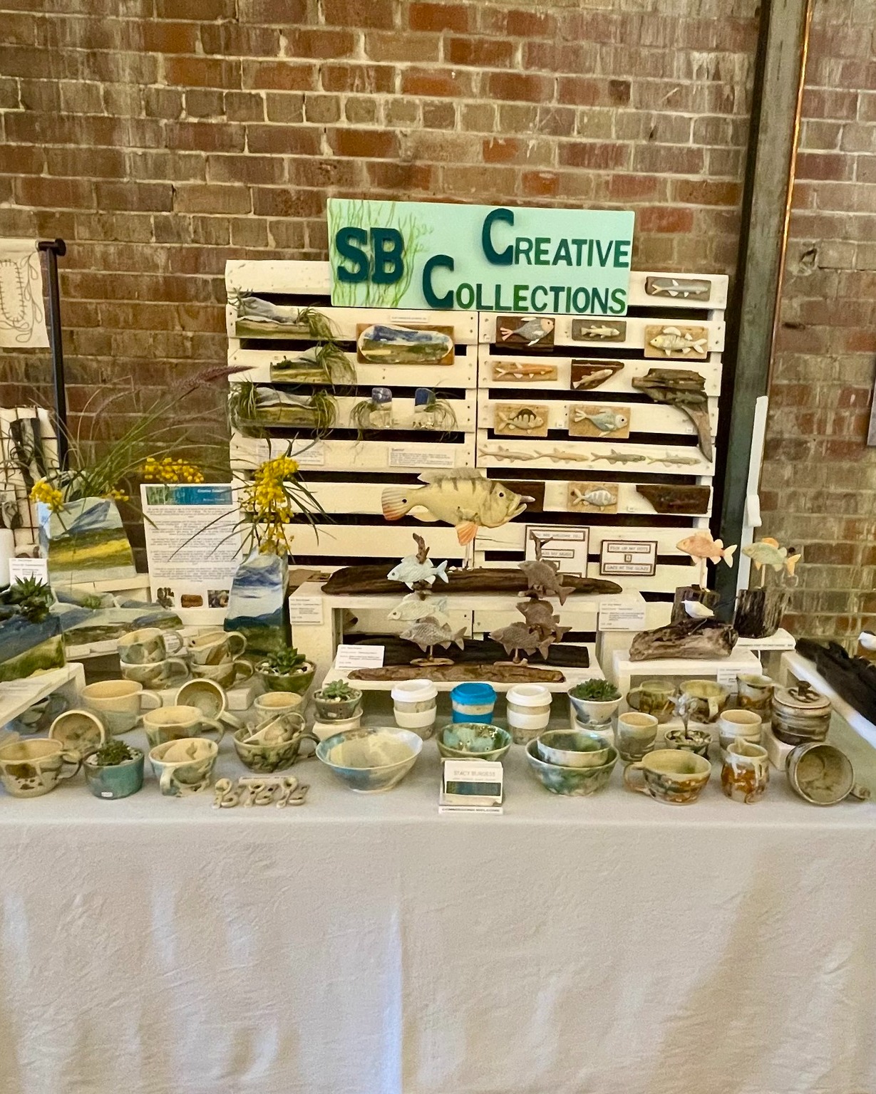 WOW!! WHAT A WEEKEND!! THE SOUTH COAST CERAMICS MARKET WAS A MASSIVE HIT!! A gentle soft opening on saturday evening, chatting to family and friends of the exhibitors, a few unexpected sales and fine tuning my stall set-up finished off with dinner and live music at The Courtyard @ The Co-Op, Gerringong. Sunday was the main day......huge crowds streamed in for the first 3 hours....it was amazing to see their reactions to my work and the other artists close to me. It was also great to chat about my process, stories behind my work and share my enthusiasm for Ceramics. Well done to all who joined in and special thanks as always to Zeynep & Marcus Testoni for their organisation of the whole event. I'm looking forward to doing it all again next year.
#potterylove #soulclaystudios #artforeveryone #supportlocalbusiness #ceramicartist #southcoastceramicsmarket #thecoopgerringong