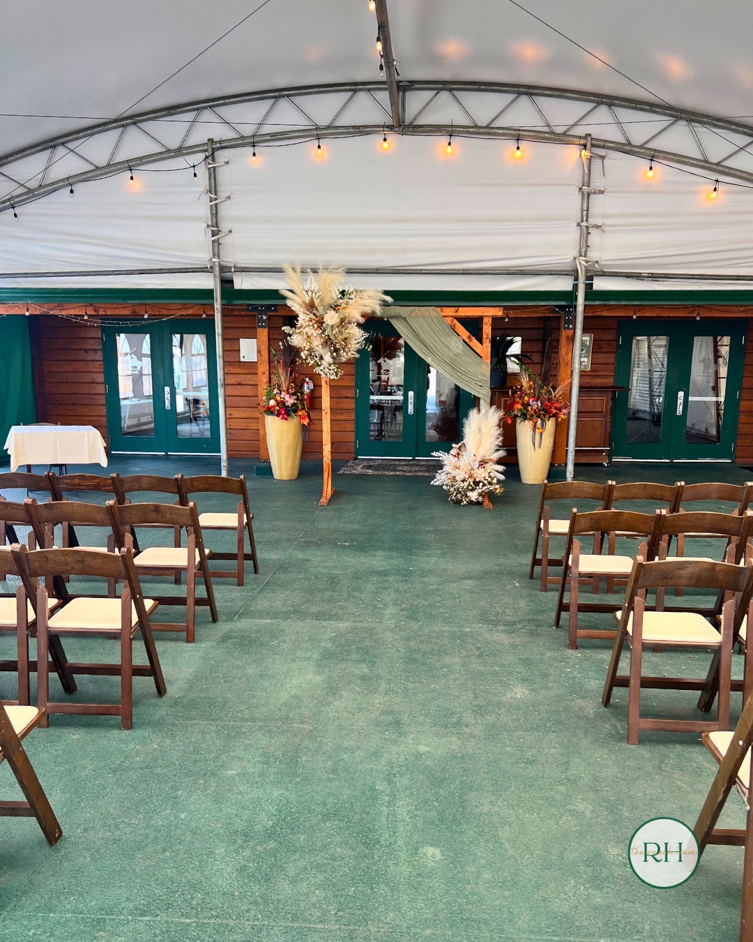 Rustic charm, built in 🤎
Step inside our venue and you'll find warm wood, a gorgeous fireplace and a vintage bar that feels straight out of a storybook. It's a space that wraps your guests in comfort the moment they walk through the door.
Cozy, timeless and full of character. Come see it in person - you'll fall in love 🕯️
#rusticwedding #weddingvenue #eventvenue #corporateevents #okotoksevents