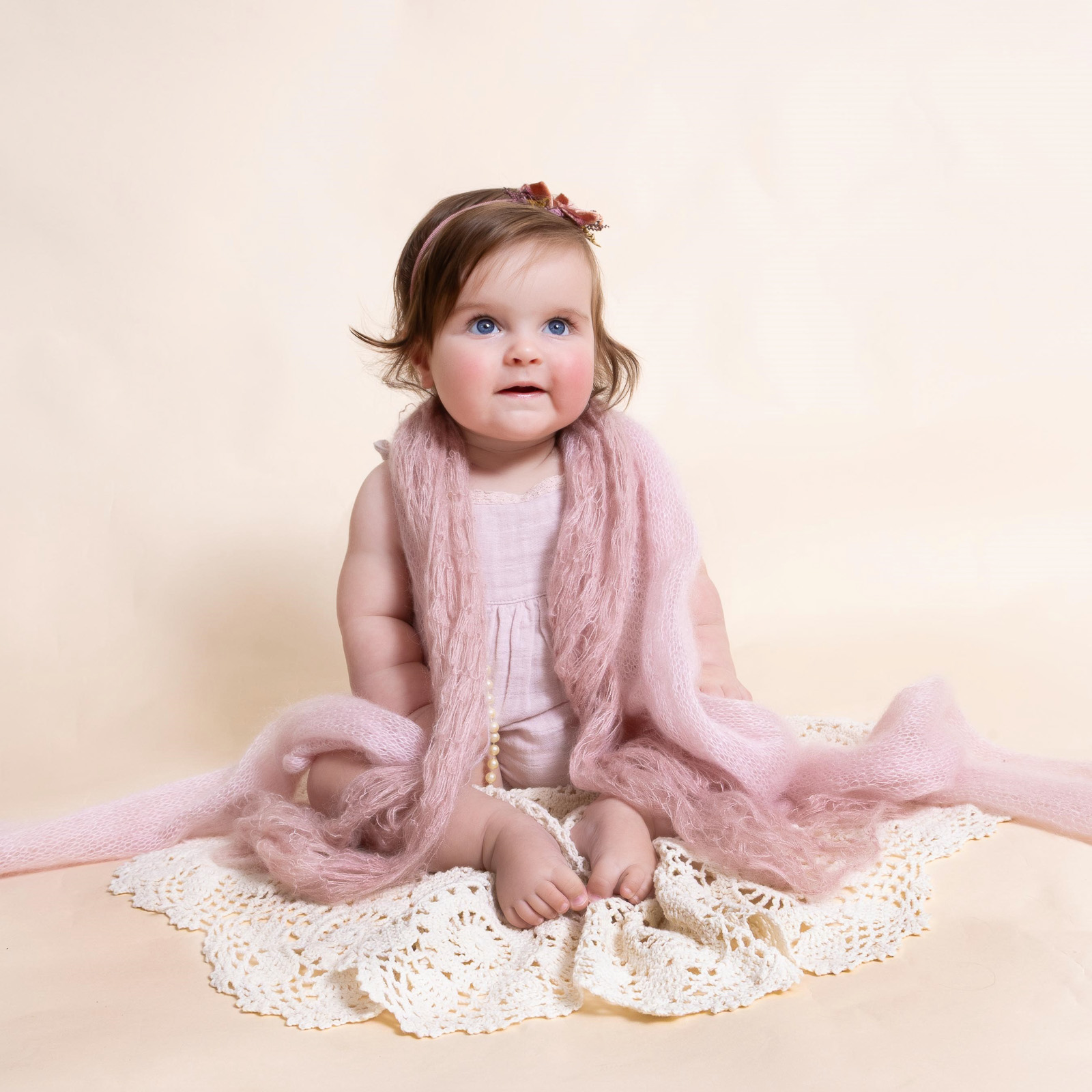 Check out this little cutie sitting baby girl...
Isn't she adorable and mum Ashleigh adores her!