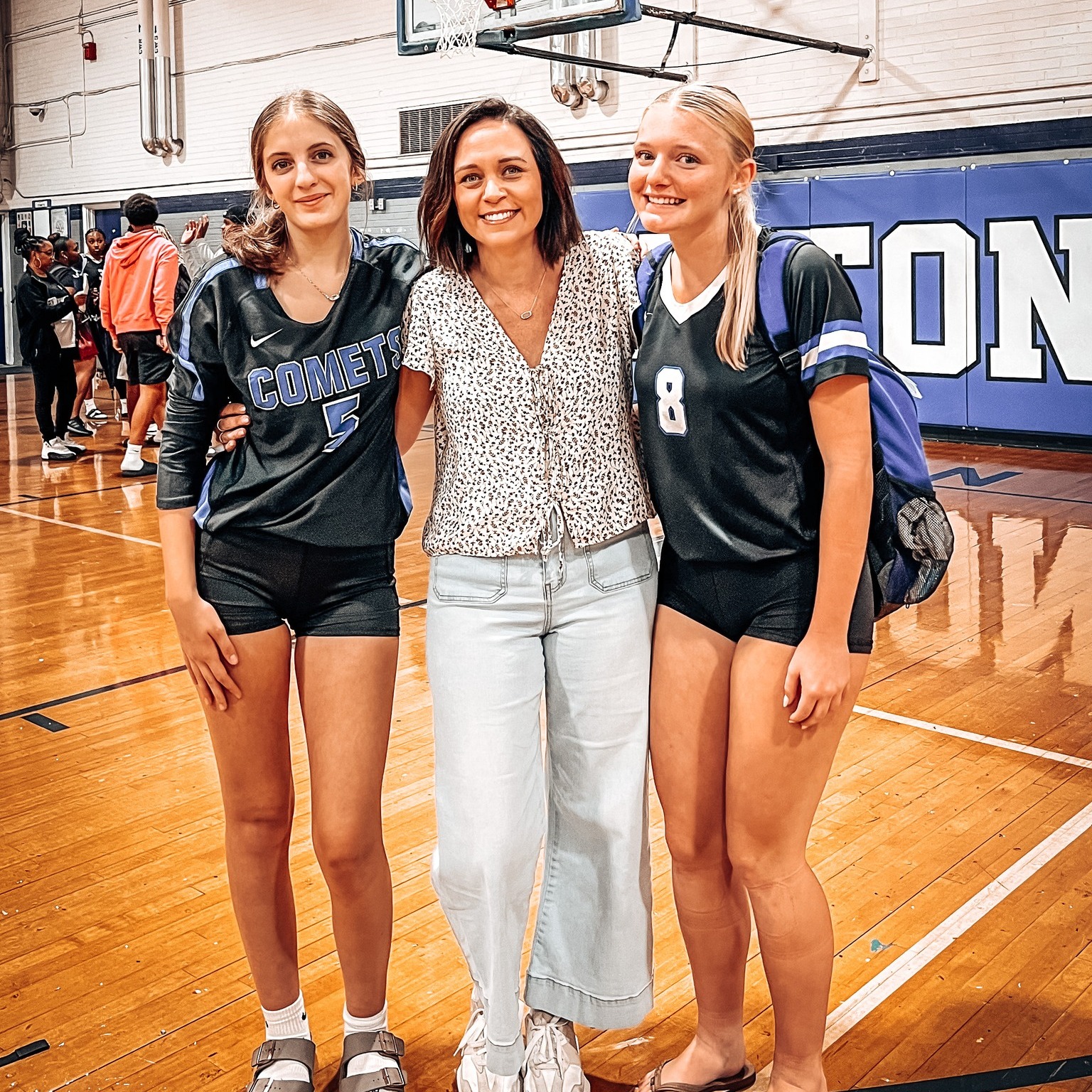 Cheering on our favorite Comets tonight! ☄️🏐
Wishing our girls lots of luck as they hit the court tonight. Play hard, have fun and show ’em what Comet pride looks like!
GO COMETS! 💙