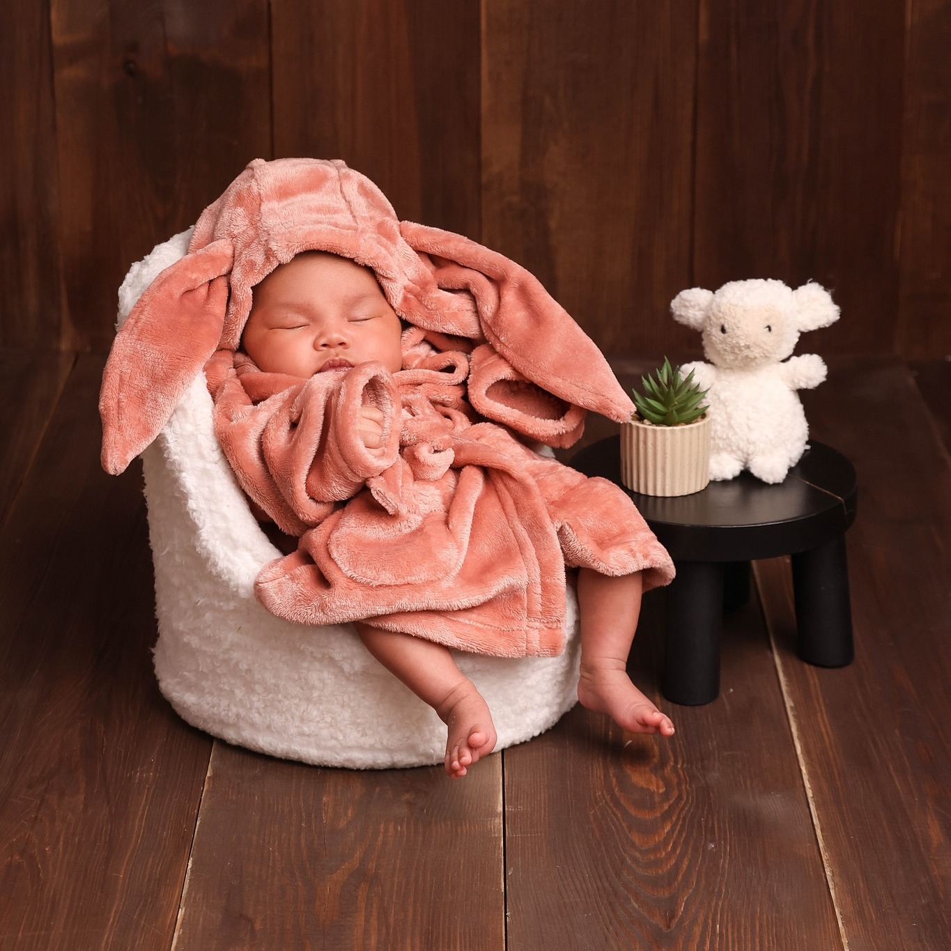 The sweetest little bunny in the tiniest robe. 🐰🎀🤍
Soft, sleepy and completely perfect — those first few weeks are filled with the most precious little details that change far too quickly.
From her tiny fingers to her delicate little features, every moment is worth remembering. ✨
If your little one could have any animal-themed outfit, what would you choose? 🐰🦊🦁
📍 The Studio North East | Middlesbrough
📸 Newborn Photography
.
.
.
.
#TheStudioNorthEast #NewbornPhotography #BabyGirlPhotography #NewbornBabyGirl #MiddlesbroughPhotographer #NorthEastPhotographer #LuxuryNewbornPhotography #NewbornPhotographer #BabyPhotography #NewbornMemories