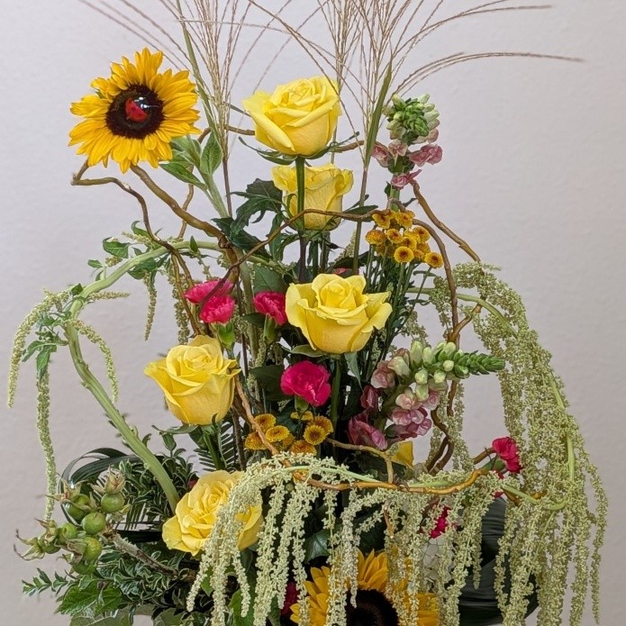 Artsy Fartsy for another Designer
She LOVED it.. Yippee πΈπΈ
Jeanne Davis AIFD Cfd
#ABF#yellowroses#ladybug