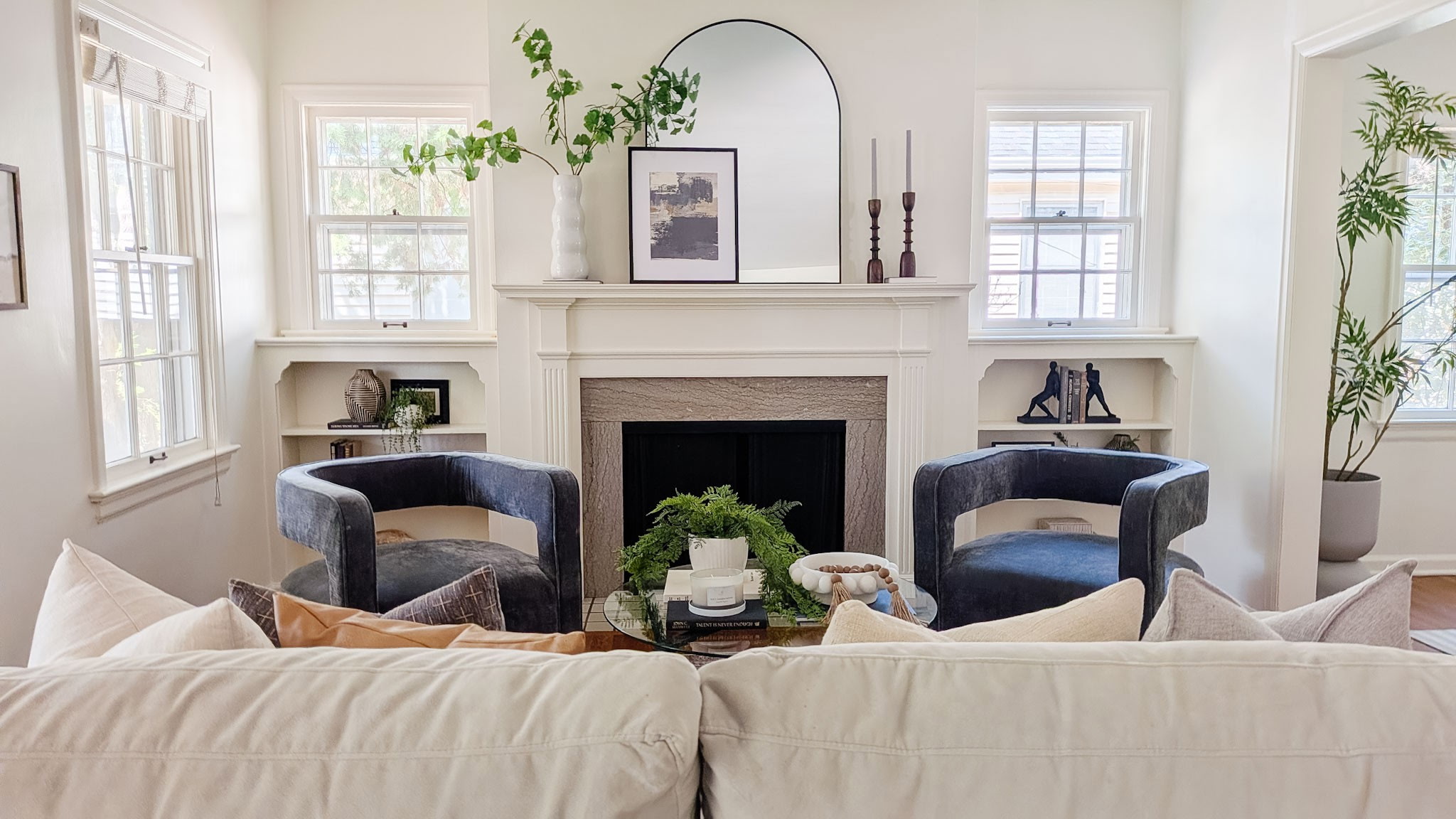 ✨ Polished on Pinecrest ✨
Another beautiful home staged and ready to make a great first impression! 🤍
We loved helping @nataliemoyerrealtor get this home market-ready and showcase its full potential.
Thinking about selling? DM us for a quote today!
#LoveLeeHomes #HomeStaging #StagedToSell #RealEstateMarketing