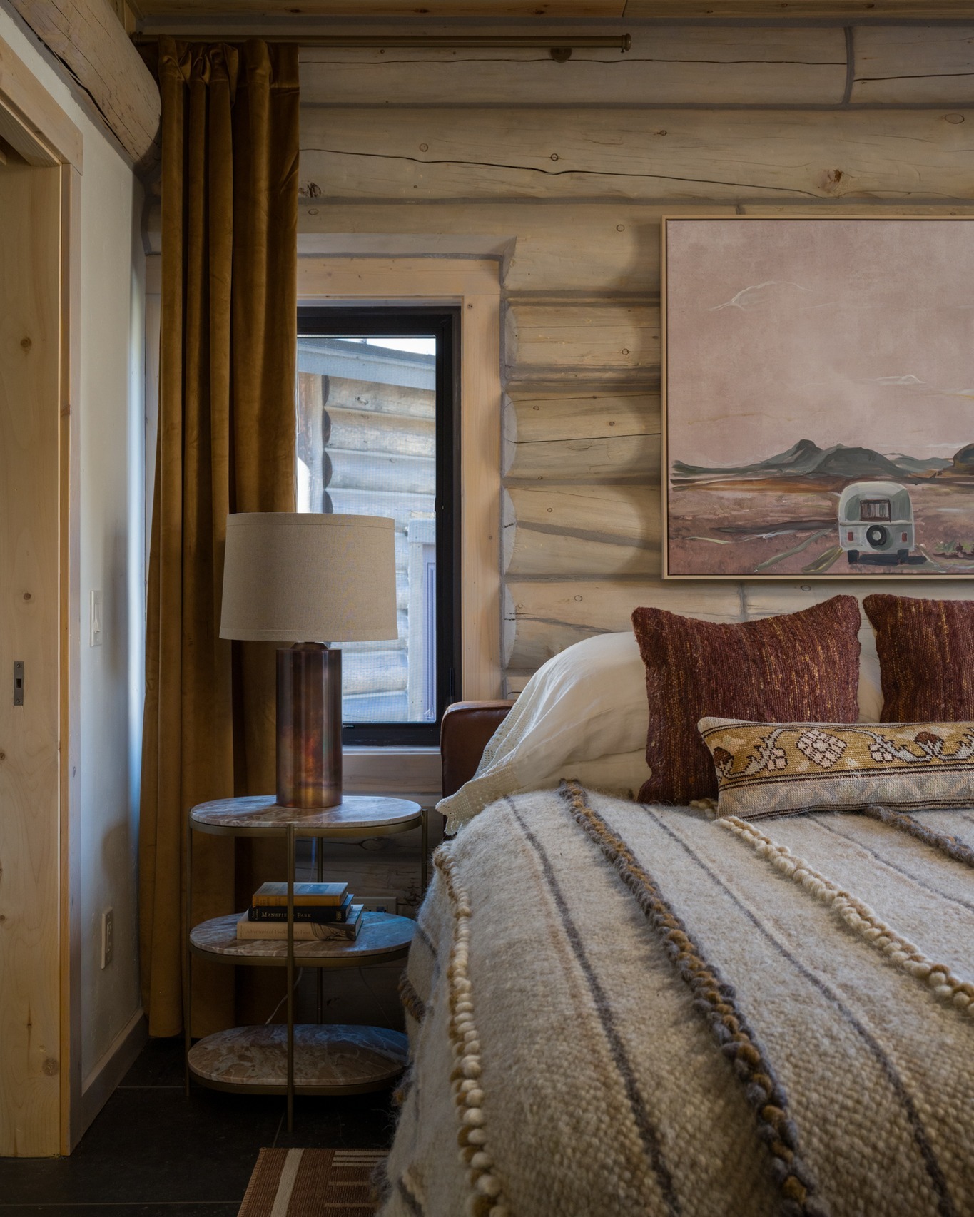 A space designed around warmth, texture, and a sense of retreat. Natural wood, layered textiles, and thoughtfully selected details come together to create a bedroom that feels both refined and inviting. Capturing these spaces is about more than documenting the design, it’s about conveying the feeling of being there.
📩 Have a project you’d like photographed? Let’s create imagery that brings your design to life.
#InteriorPhotography #InteriorDesignPhotography #ArchitecturalPhotography #ColoradoPhotographer #MountainModern #MountainHome #InteriorDesign #DesignPhotography #LuxuryInteriors #ColoradoInteriors @pagosarivercabin @_artistico.design