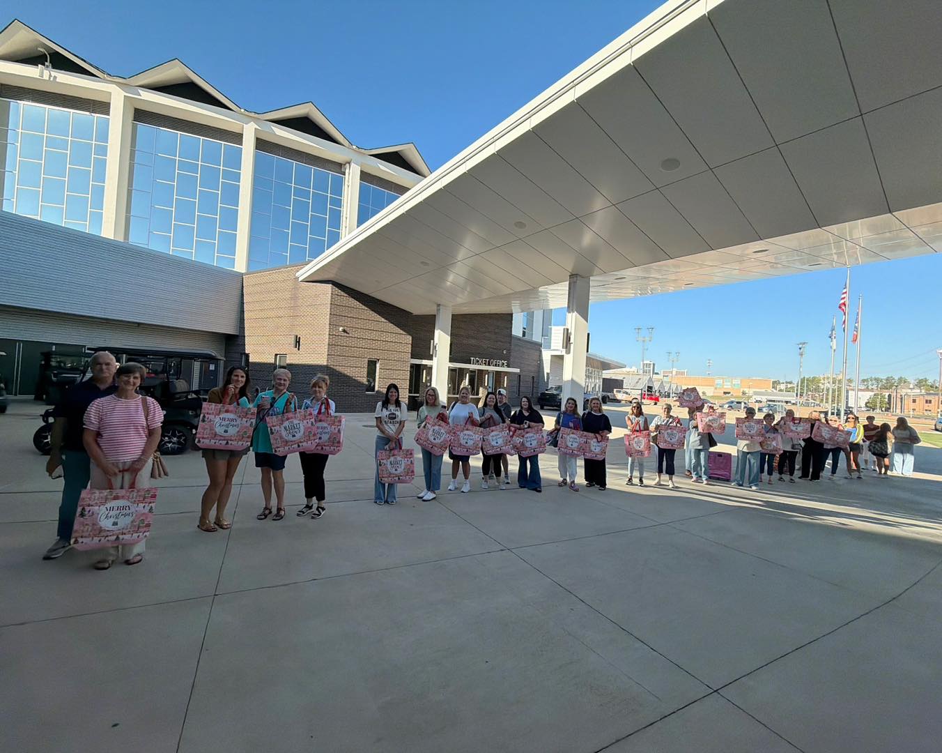 ✨THE FIRST 25✨
The first 25 to be in line get a free swag bag with some amazing goodies and treats in them from our amazing vendors!
We will be handing them out tomorrow and Sunday morning so you still have the opportunity to get one!
BUY TICKETS HERE:
https://midsouthmediagroupcom.ticketspice.com/2026-holiday-market-of-jackson