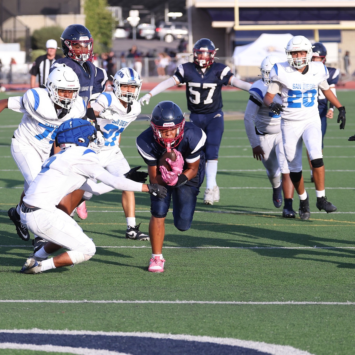 🏈❤️💙 Friday Night Lights and Cougar Pride! 🐾
A big thank you to Eric Hima for capturing these great photos of our Steele Canyon JV Football team taking on the San Diego Cavers! 📸
We appreciate you helping us capture the action and memories from the field!
❤️💙 Go Cougars! 🏈🐾