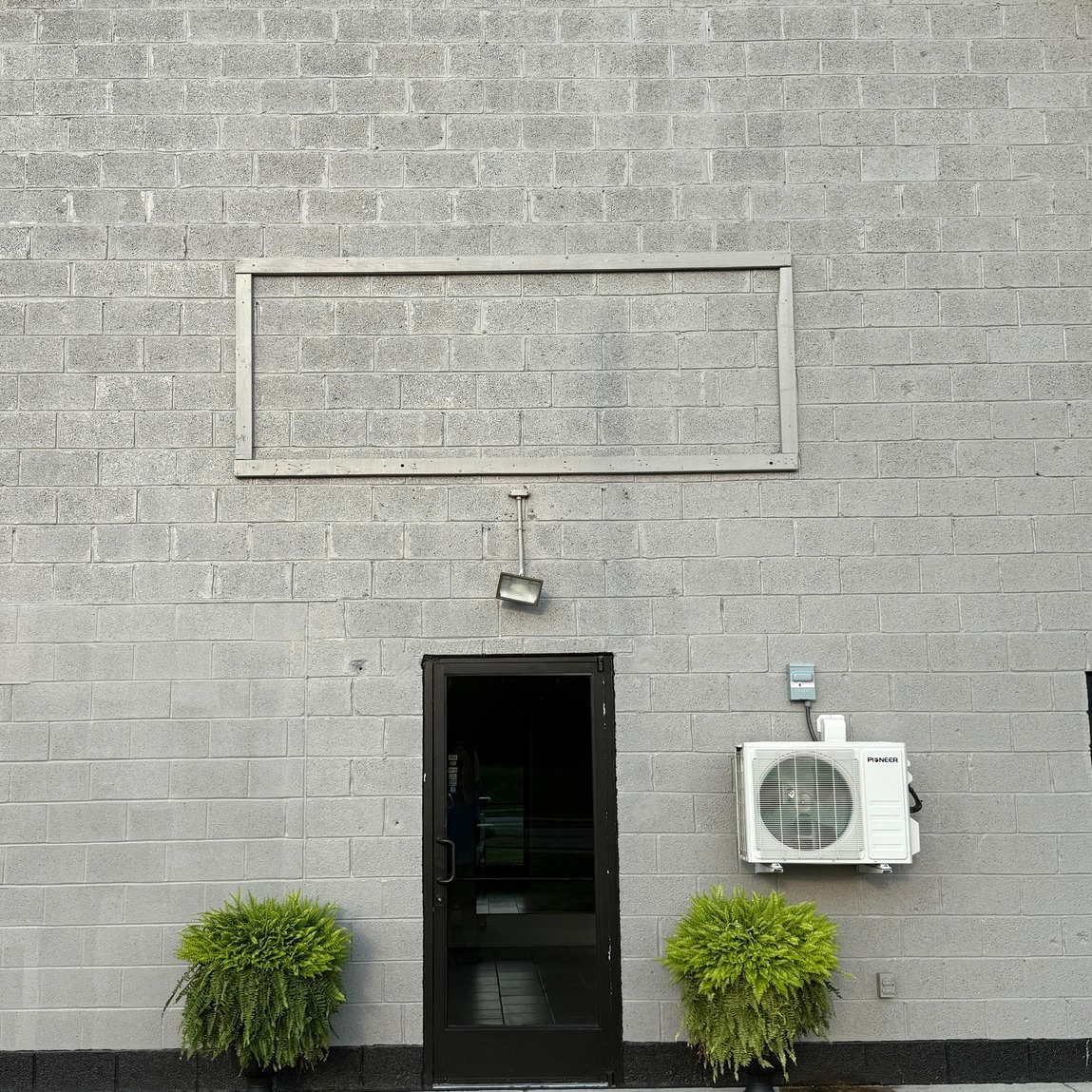 Thank you to @thestandardky for the chance to get a banner installed at your new location! IDK who installed the frame on the building, but you did great - it was perfect.
