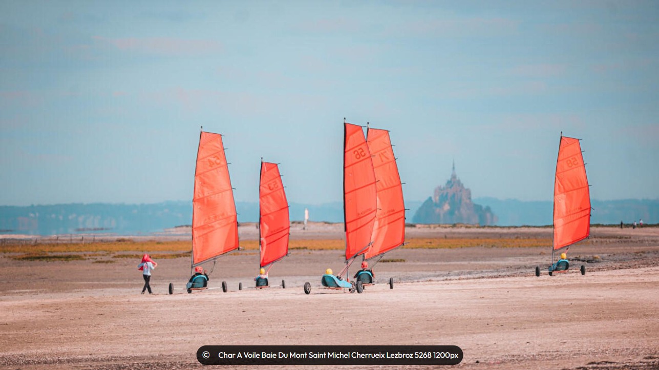 ⛵ Prendre le large… sans quitter la terre !
À Cherrueix, l’immensité de la baie du Mont-Saint-Michel devient un véritable terrain de jeu. Portés par le vent, les chars à voile filent sur les grandes étendues de sable avec, à l’horizon, l’incontournable silhouette du Mont-Saint-Michel. 💨
Entre sensations, air marin et paysages à perte de vue, Cherrueix offre une autre façon de découvrir la baie, plus sportive et résolument dépaysante. 🌊
Un décor unique où le ciel, la terre et la mer semblent ne faire qu’un. ✨
📍 Cherrueix - Baie du Mont-Saint-Michel
#Cherrueix #BaieDuMontSaintMichel