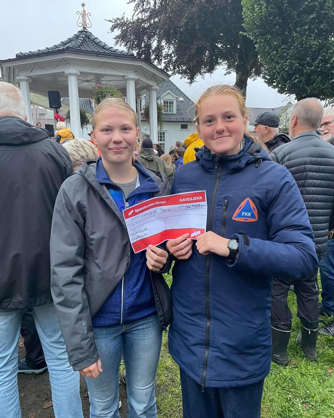 Tusen takk til Sparebanken Norge, til utøvere og familie som stilte opp på Norges-marsjen i går🇳🇴
En spesiell takk til søte Ebba som ga klubben gull-sjekken sin💕💕
Nesten 38.000kr fikk klubben i kassen etter et vellykket arrangement 👏🏻👏🏻