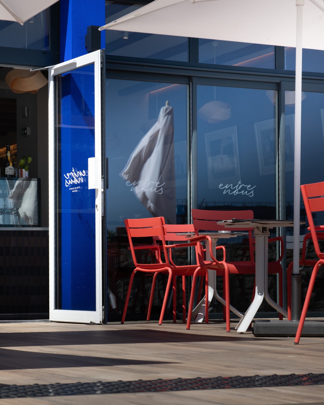 Qui mange encore dehors en septembre ? 👀☀️
Parce qu’avec un petit rayon de soleil, une table en terrasse et quelque chose de bon dans l’assiette… on n’est pas tout à fait prêts à passer en mode hiver 😌
Et vous, vous tenez encore la terrasse ?
-
Entre Nous
35 rue de la Marine
29730 Le Guilvinec
+33 (0)2 98 92 73 56
#entrenous #guilvinec #entrenousguilvinec #restaurantguilvilnec #terrasse #septembre #paysbigoudensud #bigoudenjoy
Crédit photo : @lepontdesimages_studiophoto @lepontdesimages_studiophoto