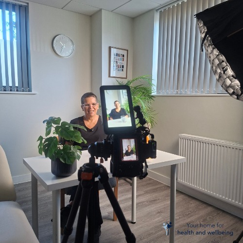 Lights, camera… Gillian! 🎥
Our monthly session with Nojas from @acottstudios comes around before we know it and this morning, Gillian, one of our Foot Health Practitioners, was in the hot seat. Stay tuned to see what we got up to 📸 #physicalbalance #thestudioatphysicalbalance #basingstokeclinic #acottstudios #newvideos #newcontentcomingsoon