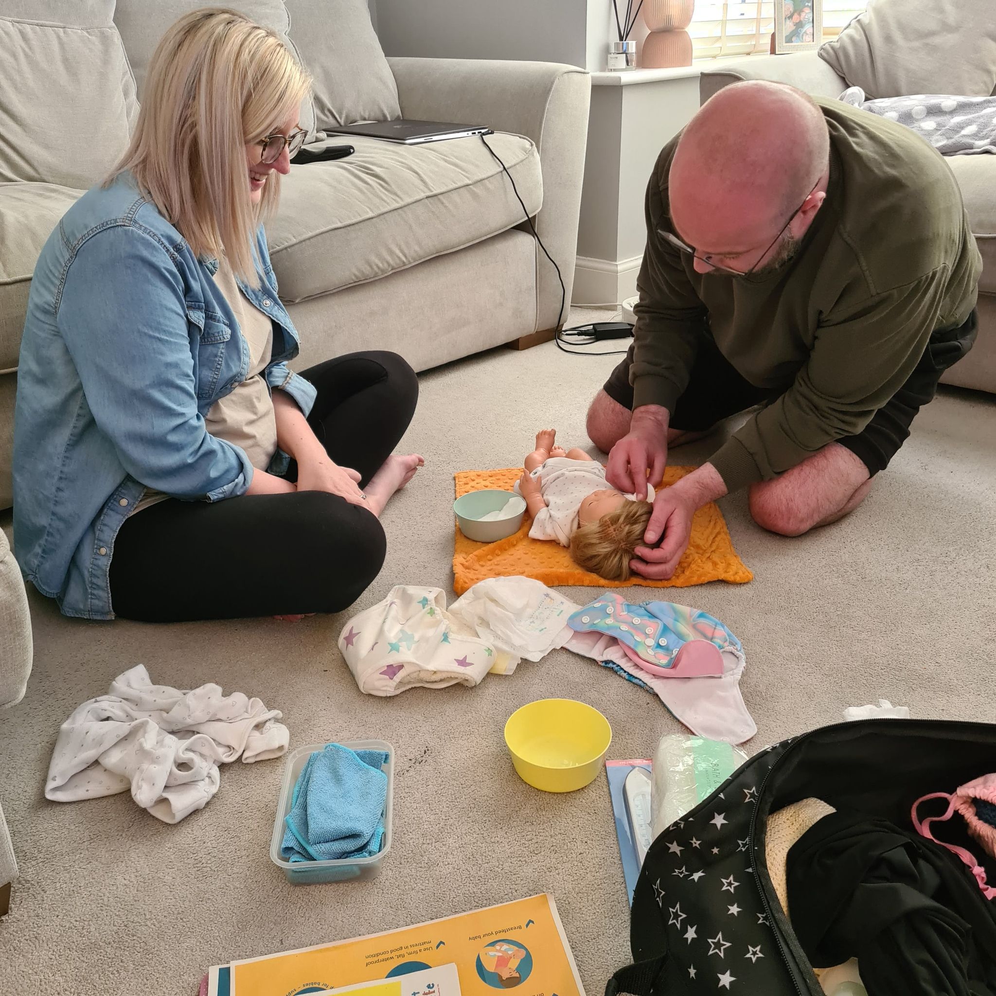 Turning teamwork into baby prep magic! ✨👶
One of my favourite parts of running my In Home Early Days Workshops is watching partners go from feeling a little unsure to totally empowered, hands-on, and ready to rock parenthood.
In the comfort of your own living room, we cover:
✨ Practical newborn care, soothing & winding
✨ Feeding support & newborn communication
✨ The realities of the fourth trimester & recovery
✨ How to protect your newborn bubble together
No pressure, no judgment just evidence based guidance and a good brew while you learn together.
📸 Mum & Dad getting prepped and feeling confident!
💌 Pop over to mamakat.co.uk or send a message to save your date.
#MamaMagicKat #NorthwichMums #CheshireMums #DoulaSupport #NewbornCare #PostnatalSupport #CheshireDoula