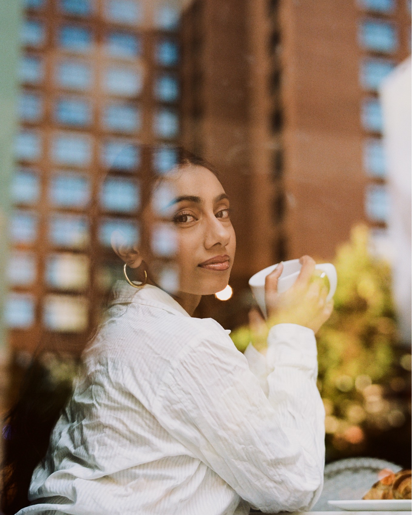 The beauty of doing nothing. Happy Sunday.
Shot on film. Developed and scanned by @thedarkroomlab.
And for our fellow film lovers, The Darkroom Dropbox is available at LOKL Café SoHo and Morristown. Drop your film, grab a coffee and a croissant.
#LOKLCafe #AnalogLife #TheDarkroomLab #ShootFilm #FilmPhotography #35mmFilm #FilmIsNotDead #SoHoNYC #MorristownNJ #SlowDownOverCoffee