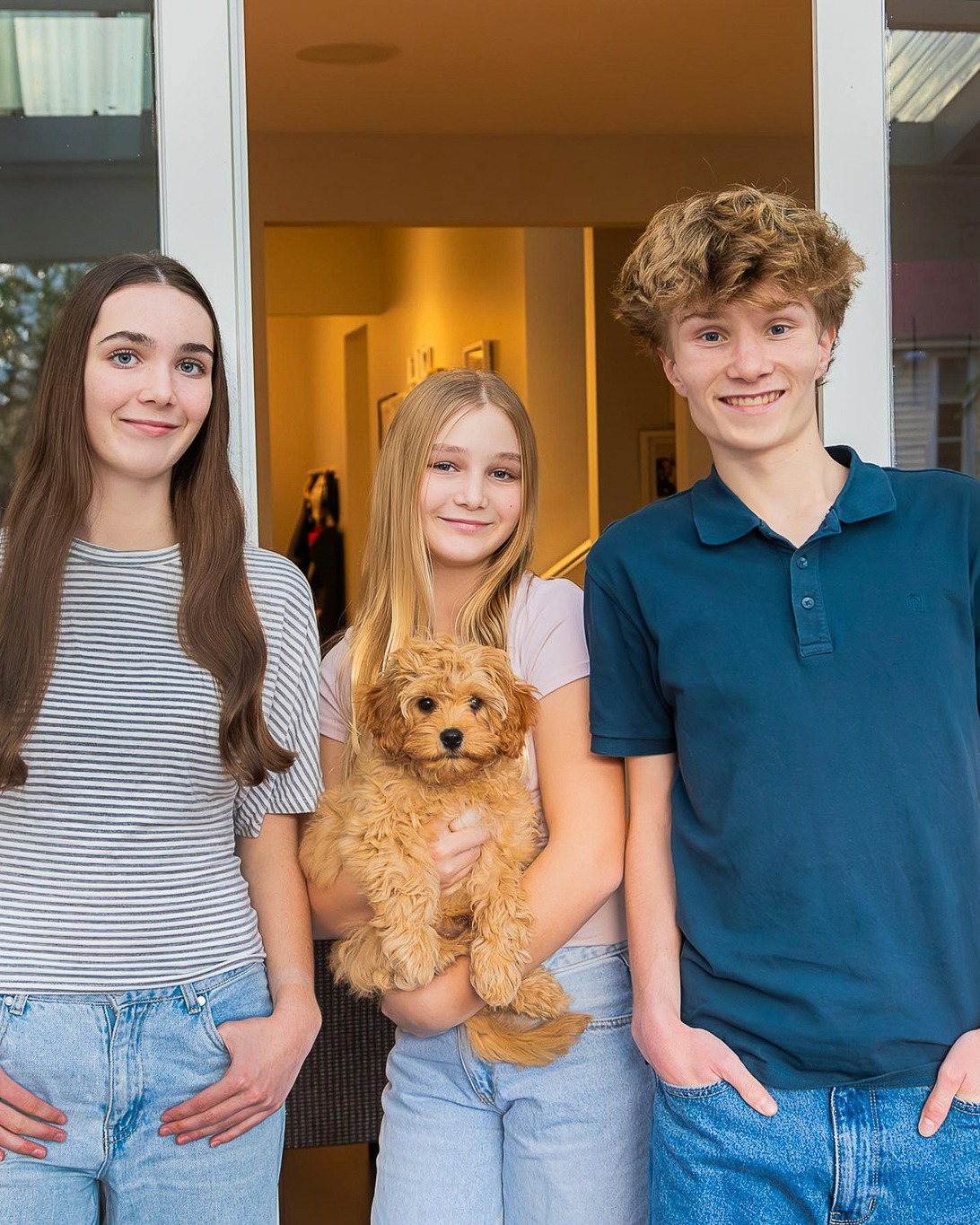 Wonderful to have these three adorable children enjoy their new puppy and update their milestone albums..
#angelascottphotographyinauckland #angelascottphotographers #milestonealbuminspo #milestonealbum #puppyfun #puppylovers