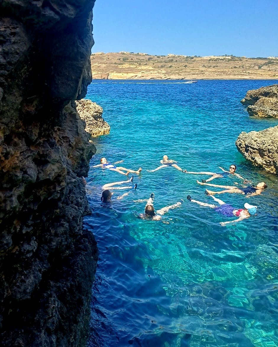โญ Our favourite Photo of the Week โ and definitely worthy of a gold star!
๐
A group of awesome kayakers take a well-earned splash break.
.
.
.
#kayakgozo #kayakadventure #visitgozo #visitmalta #swimbreak #goldstar