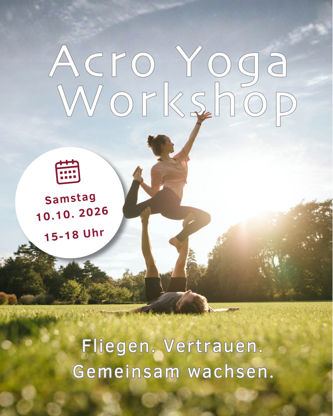 ✨ Wann hast du dich das letzte Mal so richtig schwerelos gefühlt? ✨
🍃 Acro Yoga ist so viel mehr als nur Bewegung – es ist ein Spiel aus Vertrauen, Hingabe, Körperspannung und purer Freude. Wenn die Weisheit des Yoga auf die Spielfreude der Akrobatik und die heilende Energie der Thai-Massage trifft, entsteht eine ganz besondere Magie.
🕊️ Das Gefühl zu fliegen:
Als Flyer lässt du deine gewohnten Grenzen hinter dir. Du lernst, im tiefen Vertrauen loszulassen, dich abzugeben und die wunderschöne Leichtigkeit des Schwebens zu genießen.
🪵 Tragen & Halt geben:
Als Base erfährst du, wie erfüllend es ist, eine andere Person sicher auf deinen Händen und Füßen zu balancieren. Du übernimmst Verantwortung, schenkst Stabilität und wirst zum sicheren Anker.
🛡️ Und als Spotter achtest du darauf, dass sich alle Beteiligten zu jedem Zeitpunkt vollkommen geschützt und aufgehoben fühlen.
💪In diesen 3 gemeinsamen Stunden wächst du über dich hinaus – ganz ohne Leistungsdruck, dafür mit ganz viel Lachen, neuer Energie und tiefen Verbindungen. Du brauchst weder Akrobatik-Vorkenntnisse noch musst du einen Partner oder eine Partnerin mitbringen!
🗓️ Alle Workshop-Details im Überblick:
📅 Wann: Samstag, 10. Oktober 2026 | 15:00 – 18:00 Uhr
🧘♂️ Mit: Simon Zeyher
📍 Wo: Yogaraum Ravensburg
🎟️ Beitrag: 55 € | für Member 45 € (Wellpass-Zuzahlung: 40 €)
🔗 Bist du bereit abzuheben? Den Link zur Anmeldung findest du ab sofort in unserer Bio und in der Yogaraum App.
💬 Markiere jemanden, mit dem du diesen Höhenflug erleben möchtest! 👇
💌 Wir freuen uns auf dich! Dein Yogaraum-Team ♡
#yogaraumravensburg #ravensburg #acroyoga #acroyogaworkshop #vertrauen #schwerelos #schwerelosigkeit #loslassen #bodensee #yogaoberschwaben #gemeinschaft #simonzeyher #achtsamkeit #auszeitfürdich