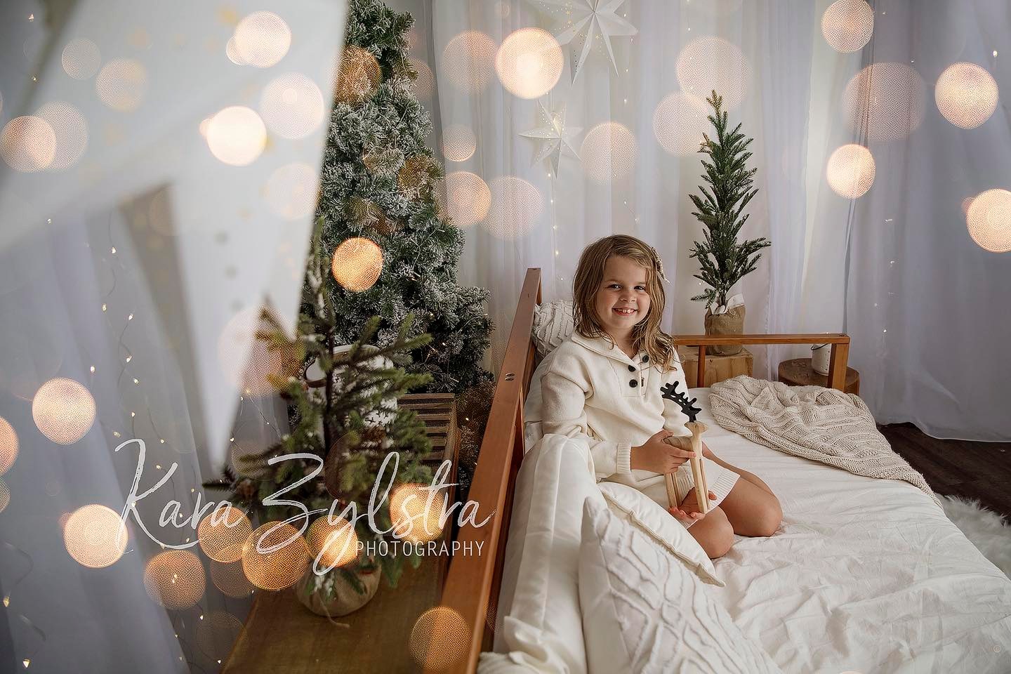 🎄 CHRISTMAS MINIS ARE OPEN! 🎄
Booking is officially LIVE and there are ONLY 12 SPOTS available!
📅 November 14
✨ 20 minutes
📸 5 digital images
💲200
🎄 Less than a week turnaround so you have plenty of time to order Christmas cards!
These usually go quick, so don’t wait! ❤️
Go grab your spot! 🎄
https://book.usesession.com/s/EijJPPY9qK