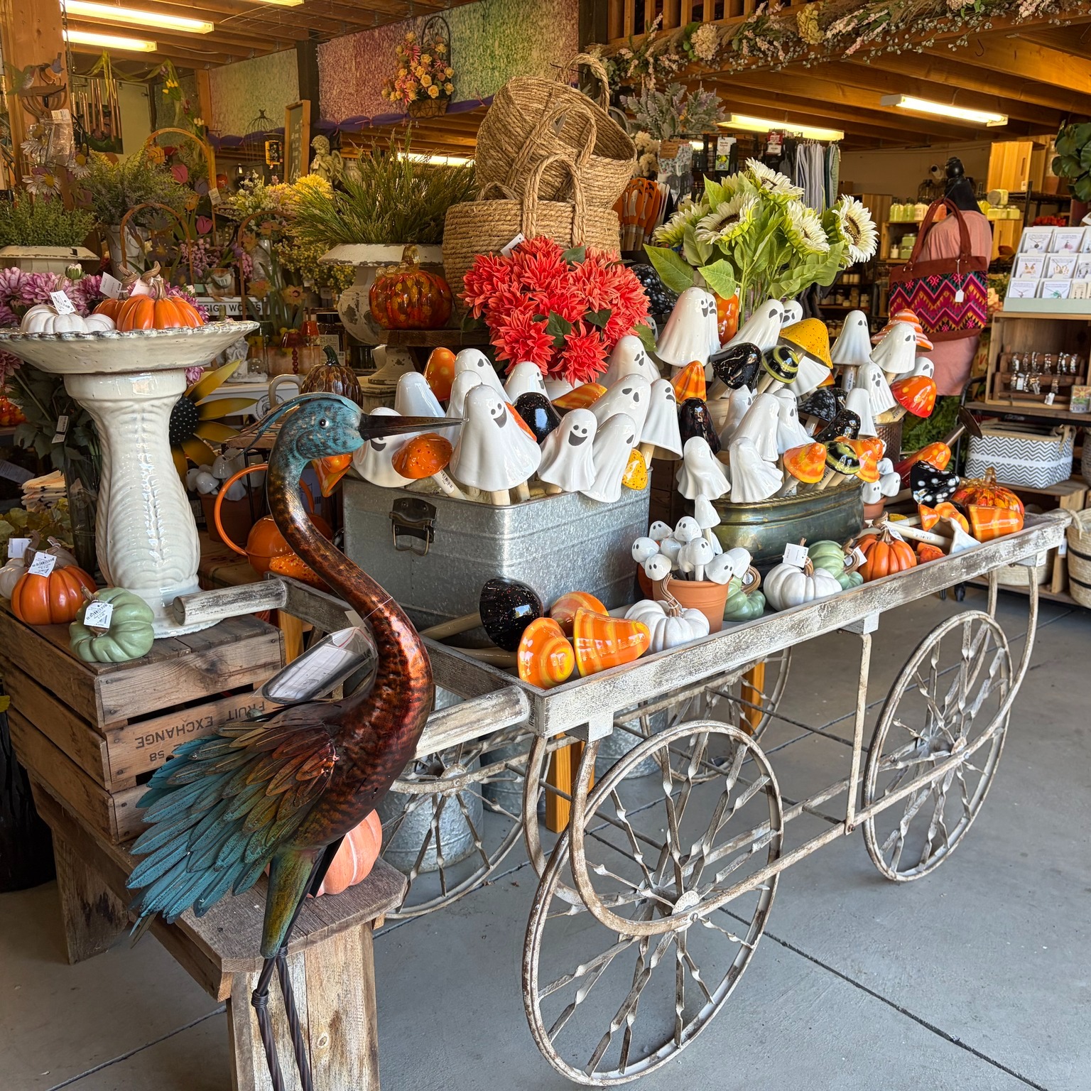 ๐ A little fall refresh in the barn... warm colors, cozy textures, and ghosty cheer inside ๐ป