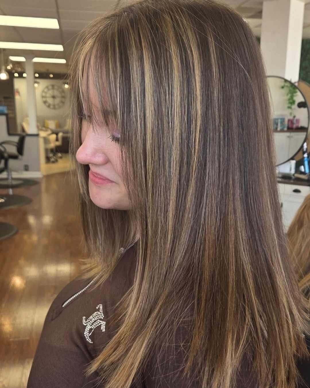 A fresh color and textured haircut for this momma! One year into motherhood and decided she deserved some pampering!!! We love being the ones to make moms feel like themselves again!!!
@hairbycariperce
#selfcare #haircoloring #texturedhaircut