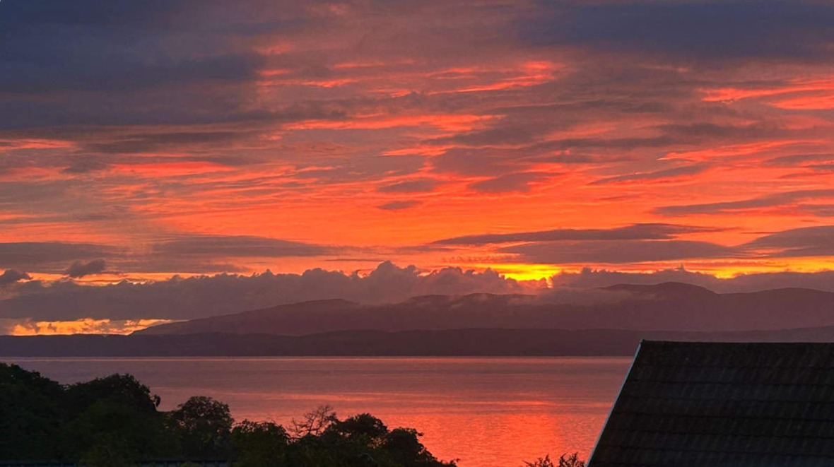 Sea views from the master bedroom, decking for stargazing, and Ganavan Sands Beach on your doorstep. 🌅
Bil-Na-Bruaich sleeps 8 across 4 bedrooms - a king with sea views, two doubles, and a twin room - with a family bathroom, a fully equipped kitchen, and a utility room to make longer stays easy.
It's set in a quiet residential pocket of Ganavan, a 10 minute walk from the beach and a short drive from Oban town. Free parking for two cars, and dog-friendly for well-behaved four-legged guests.
Whether it's a family week away or a group trip with a bit more space to spread out, this one's built for it.
📍 Link in bio to browse Bil-Na-Bruaich and our other Oban & Argyll stays.
#ObanAccommodation #ObanHolidayLets #VisitOban #WestCoastScotland #ScottishStaycation