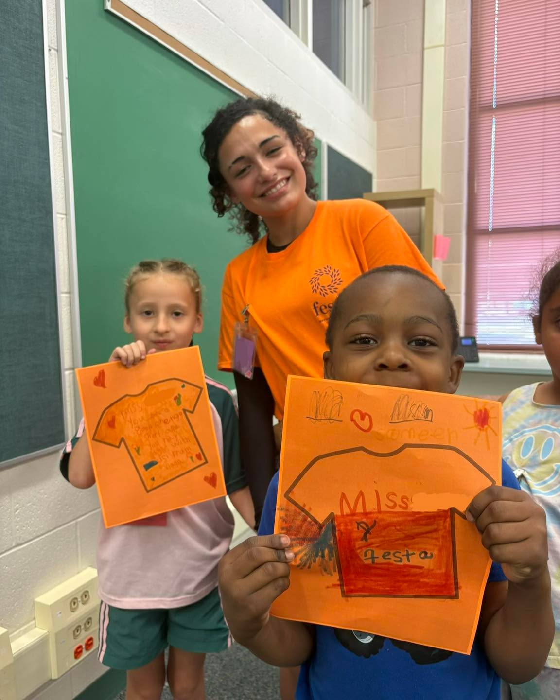 Looking for a meaningful way to give back this fall?
Grab your friends, family, coworkers, school-aged children, youth or small group and anyone else that comes to mind, and come volunteer with Festaβs 3-Generation Family ESL Program!
We welcome volunteers of all ages, abilities and walks of life to make a difference #servingourneighbors.
More info + register to volunteer at the link in our bio.
