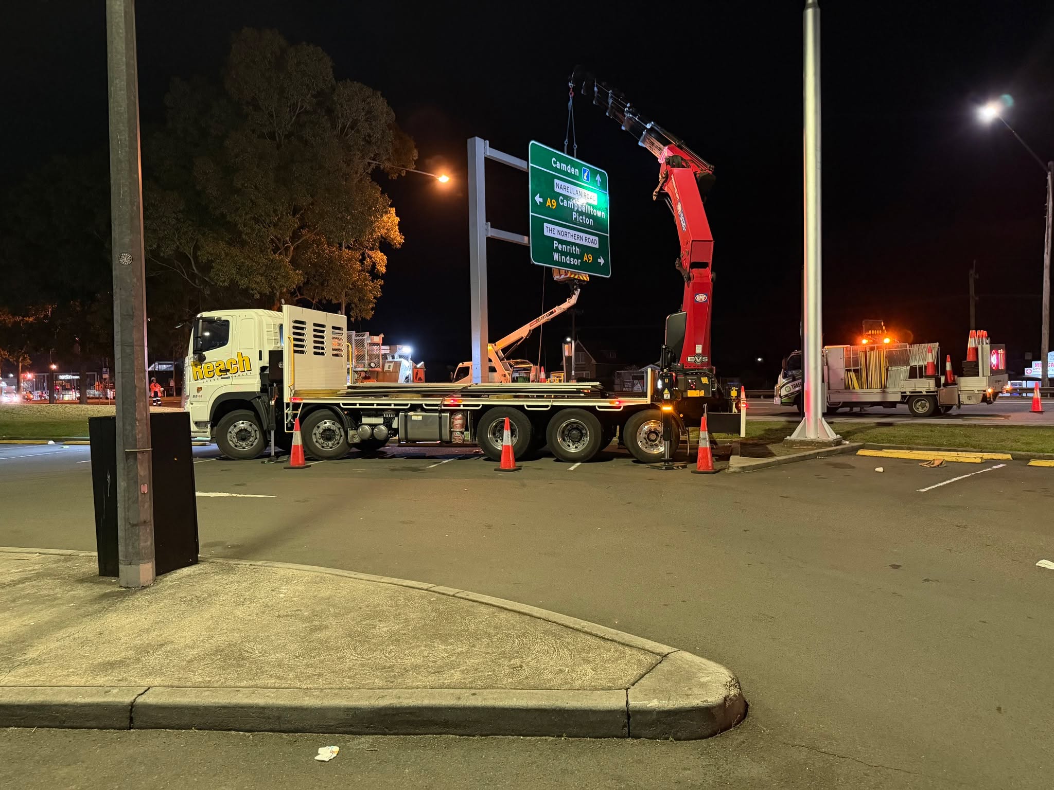 Truck 22 on the night shift 🌙🏗️
Putting the big crane to work installing new road signage across South West Sydney; safely, efficiently and with minimal disruption to traffic.
With 21 crane truck combinations, 12 flat tops and a tilt tray, Reach Crane Trucks has the equipment to get the job done.
🌐 reachcranetrucks.com.au
📞 02 9673 3200
📧 operations@reachcranetrucks.com.au
#ReachCraneTrucks #Truck22 #NightShift #CraneTruck #SouthWestSydney #Roadworks #SignInstallation HMF Australia @hmf.australia