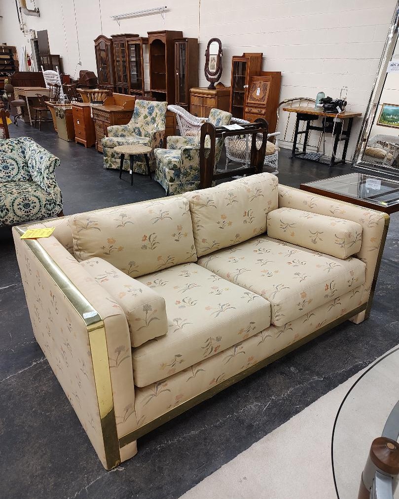 Experience the Excellence of Quality Shopping!
30200 Euclid Ave (Rt. 20), Wickliffe, OH 44092
Open THURSDAY through SUNDAY 10am-6pm