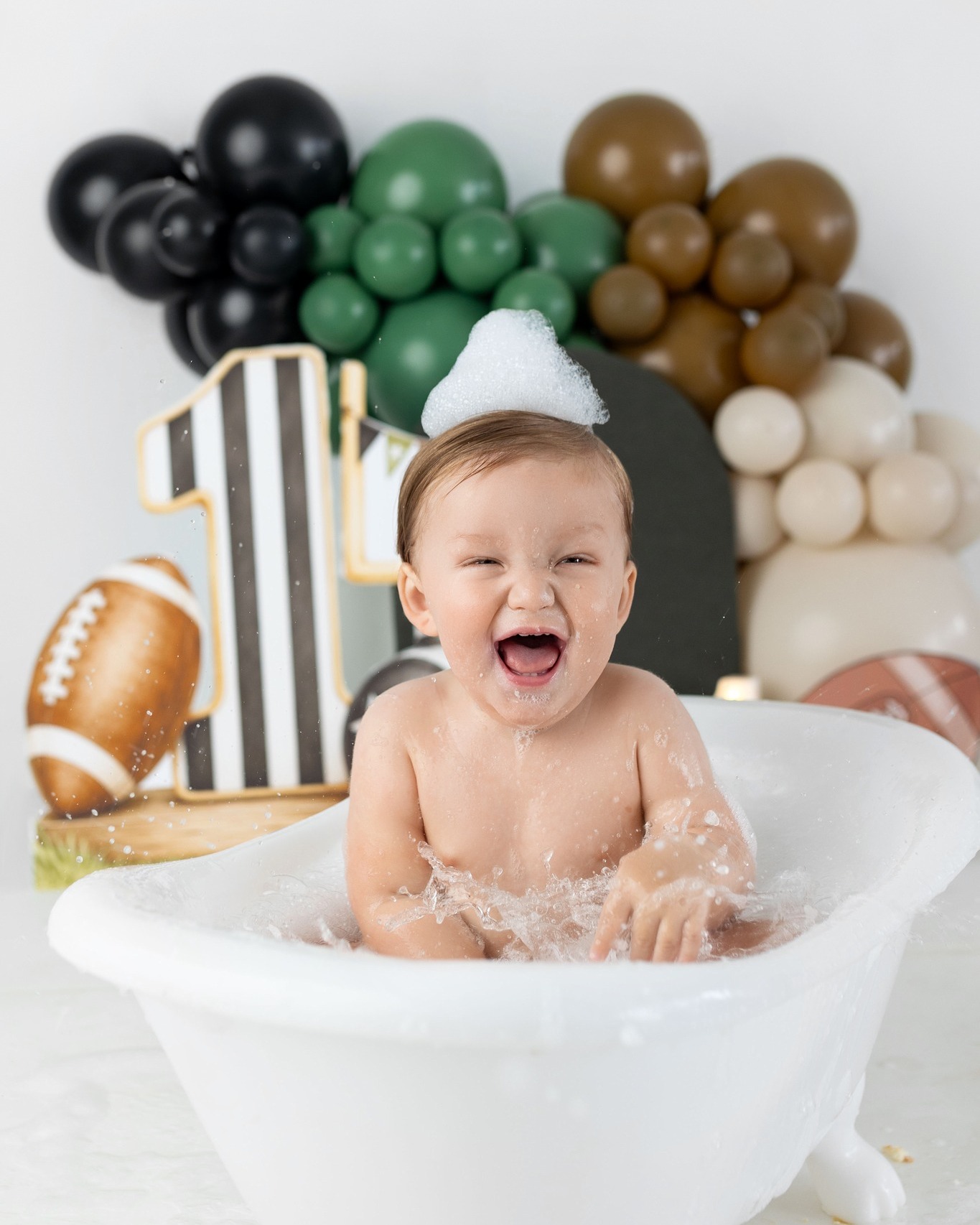 The splash after the smash might just be everyone’s favorite part.
One-year-olds have a way of turning the tiniest moments into the biggest memories! The giggles, the splashes, the little personality coming through in every frame. This sweet boy absolutely loved his birthday bath, and I am so glad these joyful little moments were preserved for his family. 🤍
#CorpusChristiPhotographer #CorpusChristiCakeSmash #CorpusChristiMilestonePhotographer #CorpusChristiBabyPhotographer #CorpusChristiFamilyPhotographer #SouthTexasPhotographer #CakeSmashSession #SmashAndSplash #FirstBirthdayPhotos #MilestoneSession #BabyPhotographer #TheTinyThingsProject