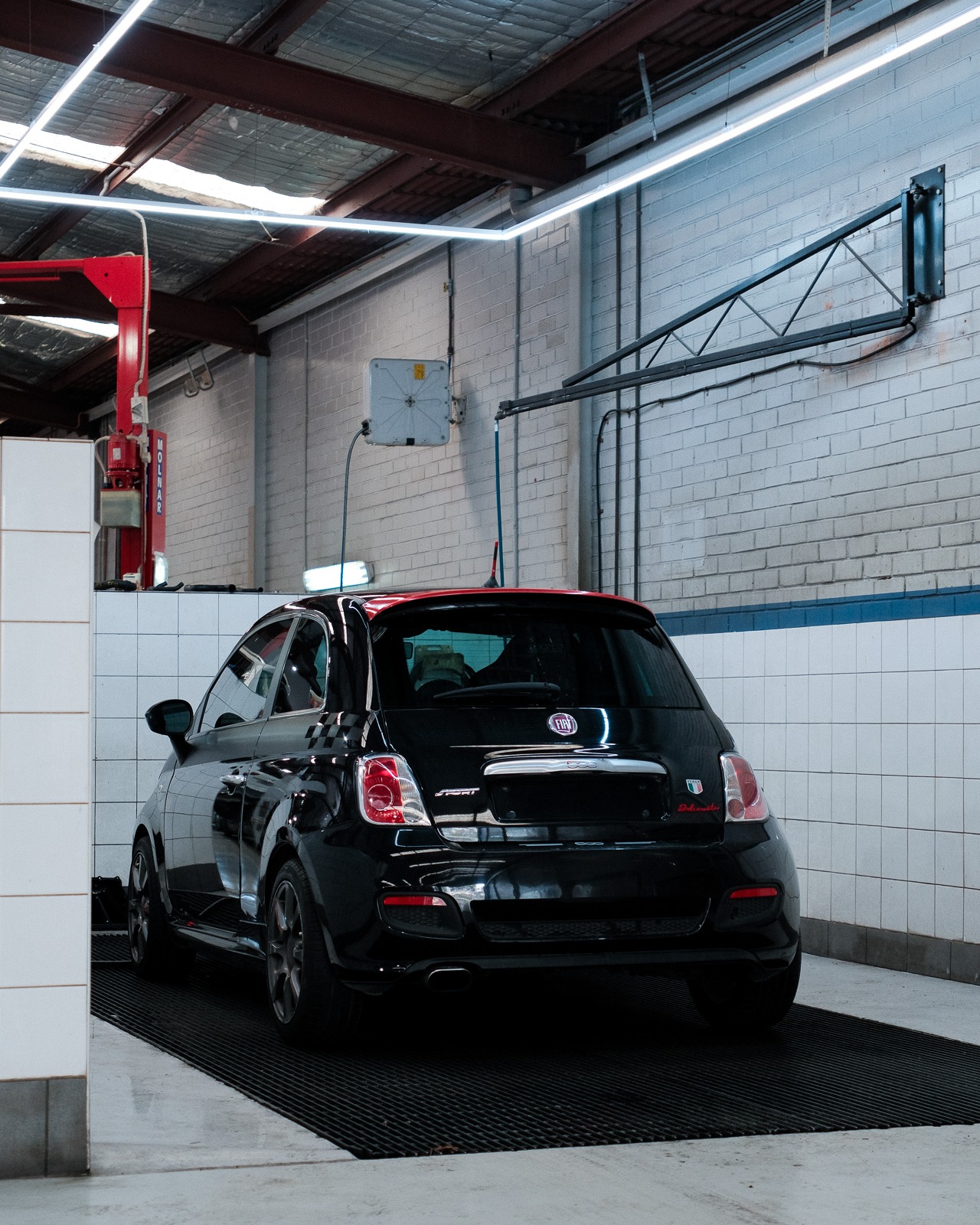 We're not just limited to Audi's and Volkswagen's! This sleek Fiat 500, equipped with a manual transmission and #Sparco racing bucket seats, recently visited us for a comprehensive logbook service. Our team of expert technicians gave it a thorough once-over, making sure everything was in top working order.
🌏 autounion.com.au
☎️ (03) 9563 2011
✉️ service@audservice.com.au
📍 Oakleigh