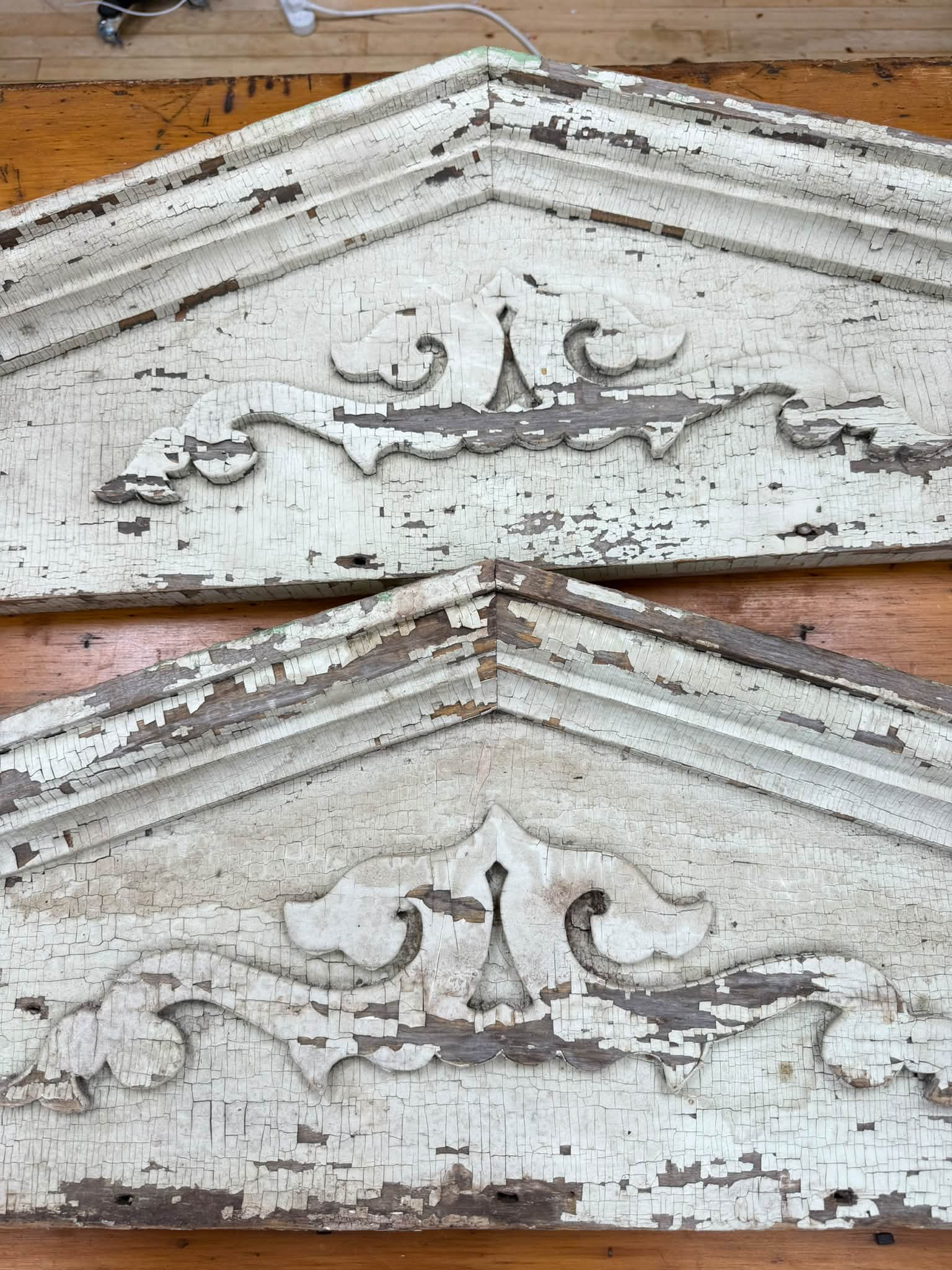 Amazing 2 pieces of of chippy goodness. What would you do with these? Instant charm to your home.