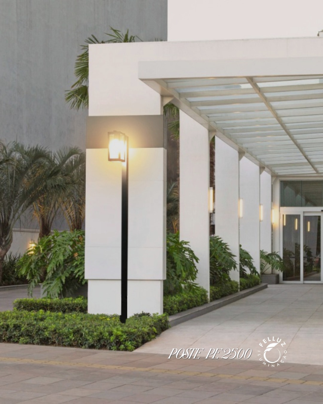 Iluminação que transforma espaços e valoriza cada detalhe.
Os Poste PE2500 une design elegante, resistência e alta eficiência para iluminar jardins, caminhos e áreas de lazer com muito mais segurança e sofisticação.
✔️ Iluminação ampla e eficiente.
✔️ Fácil instalação e manutenção.
✔️ Compatível com lâmpadas de bocal E27.
✔️ Fabricados em liga naval com pintura epóxi UV, oferecendo máxima resistência à corrosão e às intempéries.
Escolha produtos que aliam beleza, durabilidade e qualidade para o seu projeto.
📍 Visite nosso showroom:
Ac. Auto Estrada, 606 – Parque do Sol
Osório/RS – CEP 95520-000
📲 Fale com nossa equipe:
(51) 99366-0504
Felluz Iluminação
Soluções completas em iluminação e decoração para transformar ambientes com sofisticação e personalidade.
#FelluzIluminação #IluminaçãoExterna #PostesDecorativos #Paisagismo