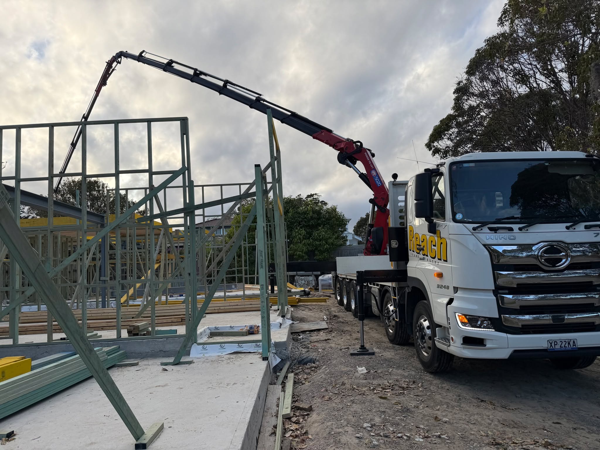 Surely this is cheating, truck 22 with the fly jib installing beams on the Upper North Shore! This @hmf.australia crane has the capabilities to do 350 kgs @ 32m.
With 21 crane truck combinations, 12 flat tops and a tilt tray, Reach Crane Trucks has the equipment to get the job done; backed by Tier One-level Chain of Responsibility, safety and compliance systems!
Need a quote?
🌐 reachcranetrucks.com.au
📞 02 9673 3200
📧 operations@reachcranetrucks.com.au
#ReachCraneTrucks #Truck22 #CraneTruck #TransportSolutions #CraneHire #OneStopShop #HMF @hinoaustralia