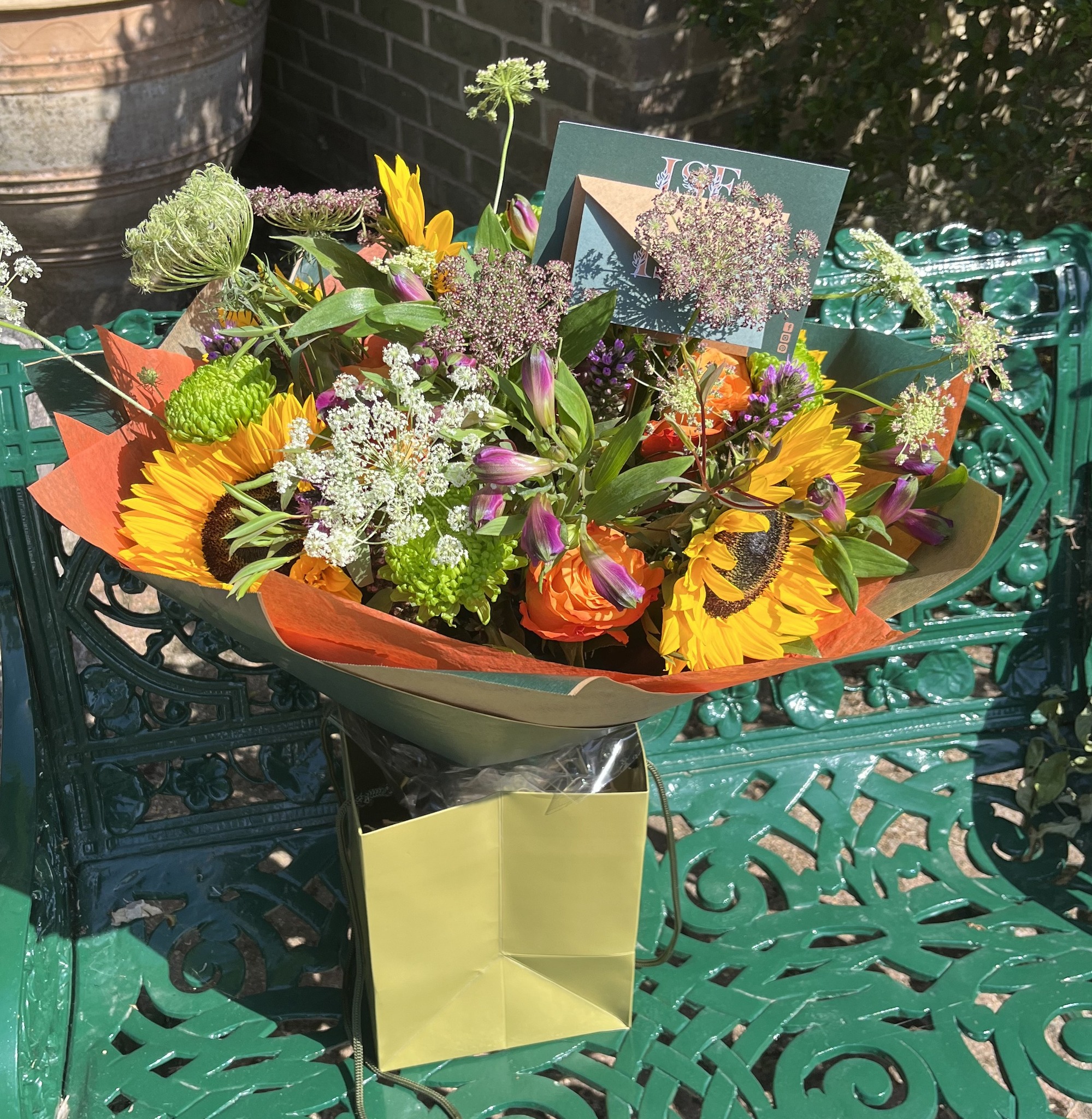 As autumn arrives and summer slowly fades, mornings are getting darker, evenings are drawing in, and we’re swapping bright summer blooms for the rich, cosy colours of the new season. 🍂
But before we say a final goodbye to summer, here are a few of the beautiful flowers we had the pleasure of creating and sending out over the warmer months.
#isuggestflowers #summerflowers #florist #autumnal #summermemories #supportsmallbusiness #localfloristbusiness #sussexflorist