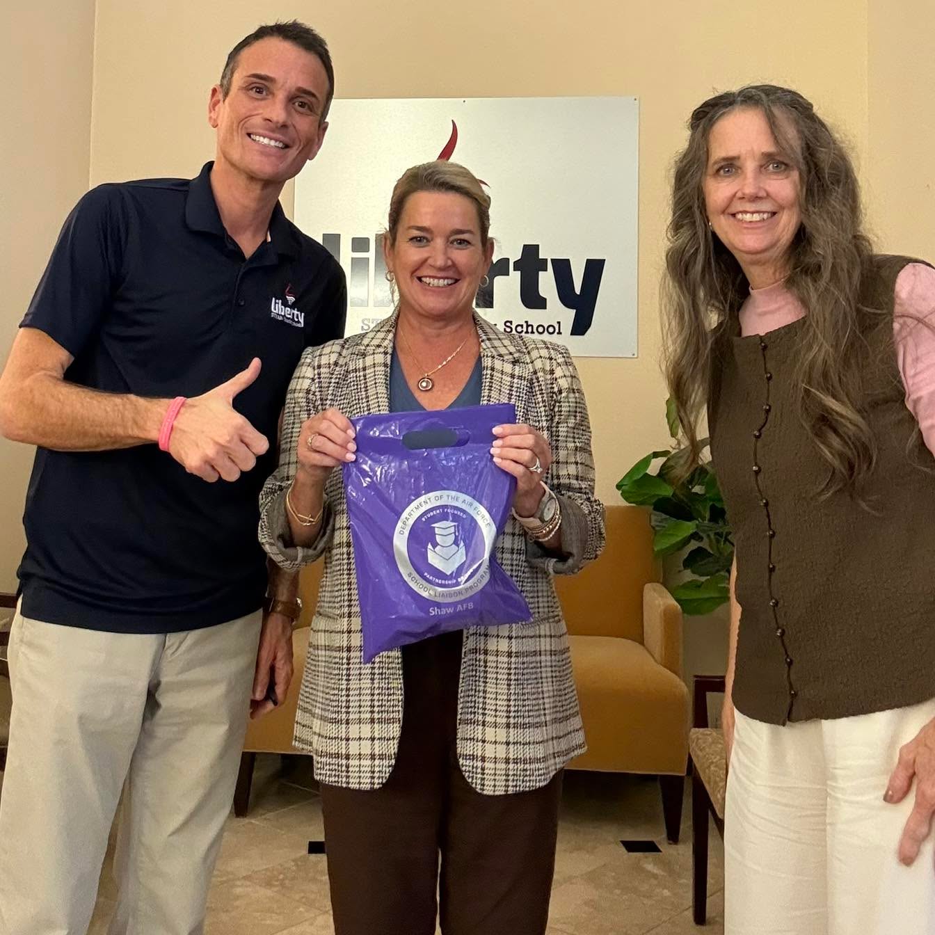 🦅💙 An afternoon focused on our Dandelions—Liberty’s military-connected scholars. Liberty is hope to 121 of those scholars.
Grateful for time with our Superintendent and Deborah MacQueen from Shaw Air Force Base, strengthening the relationships and support systems that help our military-connected scholars and families thrive.
Transitions matter—and so does ensuring the commitments that make #TheLibertyDifference special continue forward. 🇺🇸