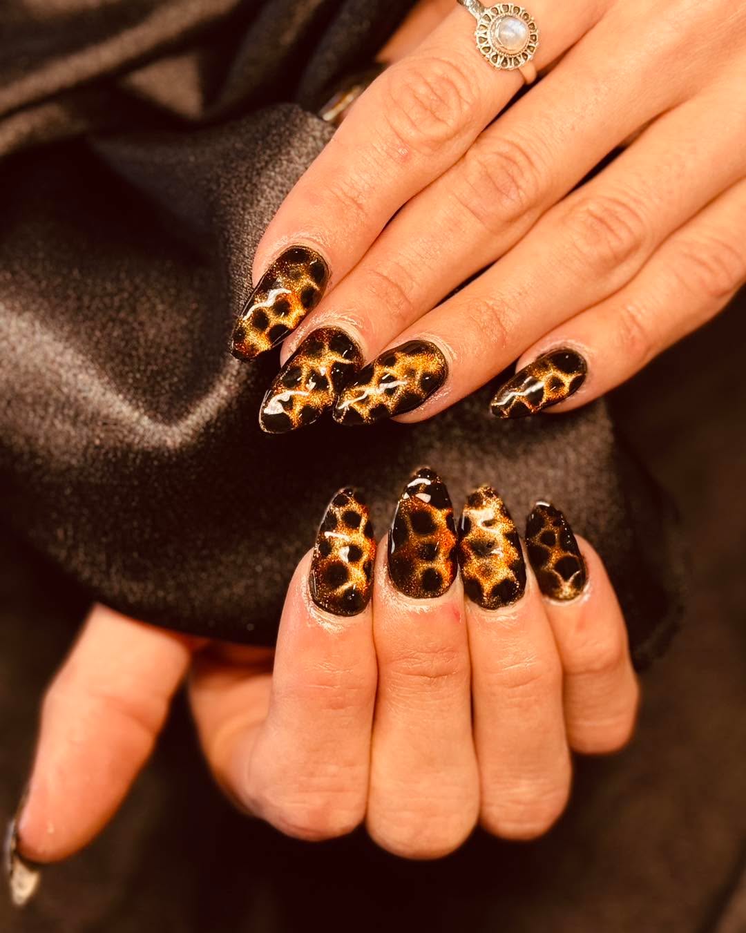 β¨π€ Bold, wild & absolutely stunning! π€β¨
Loving this gorgeous black & gold leopard print set! πβ¨ The perfect mix of glam, fierce, and classy all in one. π
π½π₯
Ready to make a statement with your nails? Come see us at TTβs Nail Salon in Woodbury, MN! π
π 651-739-8106
π
Book your appointment today!
β¨ Walk-ins welcome!
#TTsNailSalon #WoodburyMN #NailArt #LeopardNails #AnimalPrintNails #BlackAndGoldNails #GlamNails #NailInspo #WoodburyNails #MinnesotaNails π
β¨