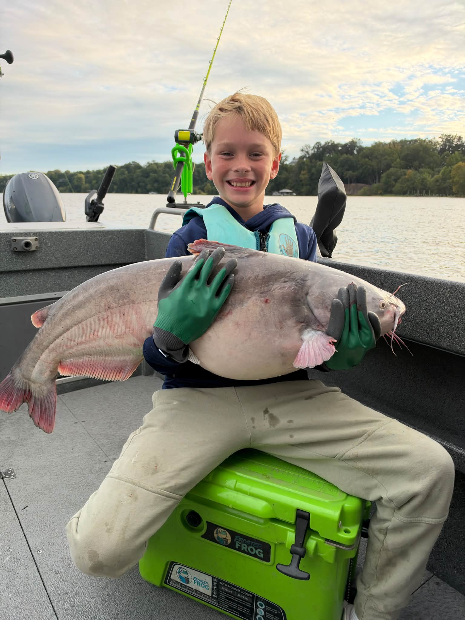 🎣 Big birthday shoutout to Theo! 🎉
Huge thanks to Kelsey, Kevin, and 10-year-old birthday boy Theo for choosing Goober Time Guide Service for an unforgettable evening on the water!
With a Nor'Easter rolling in and water temps dropping into the low 70s, the catfish were active! Theo officially earned his spot in the trophy club by landing a massive 30 lb, 38.25-inch Blue Catfish after a hard-fought battle!
Highlights from the trip:
🐟 9 total Blue Catfish landed
🏆 Theo’s 30 lb birthday trophy
🌊 Stormy current tactics & fresh gizzard shad bait
Read the full fishing report on our website:
https://www.goobertimeguideservice.com/post/trophy-catfishing-report-landing-a-30-lb-blue-catfish-in-stormy-conditions
Ready to catch your own trophy? Book your charter today! 🚤