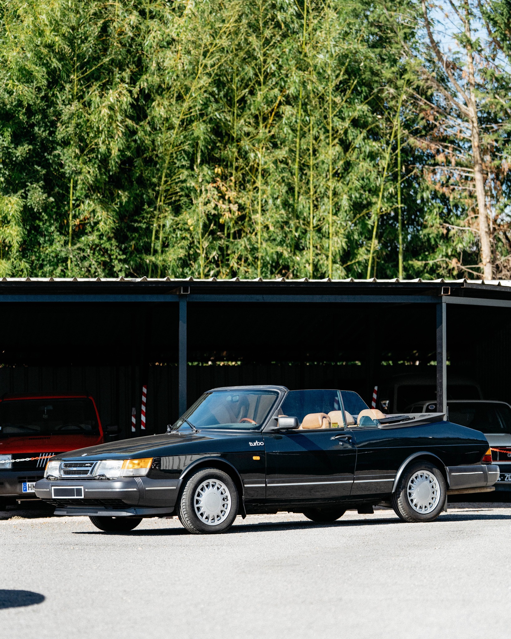 SAAB 900 Turbo
Le design suédois dans toute sa splendeur !
Sellerie neuve à l'avant, prête à saisir sur le feu vif, 3 minutes de chaque coté
Modèle à vendre CT OK, une beauté
Pour toute info supplémentaire, tu peux venir la voir ou nous appeler directement 🇸🇪
#saab #saab900turbo #saab900convertible