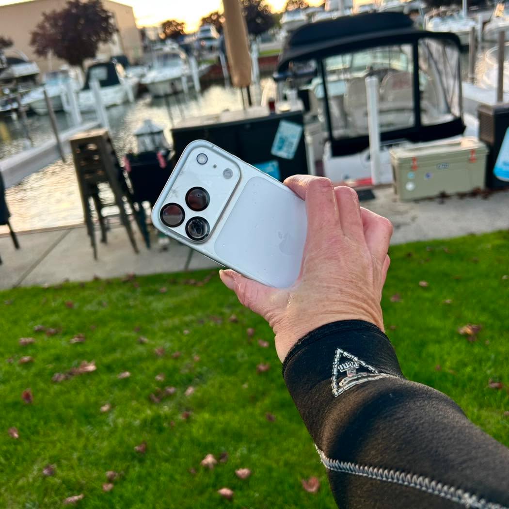 A beautiful evening to dive for a phone.
.
.
#recoverydiving #lakestclair #greatlakesstate #detroitriver #stclairshores #clintonriver #harrisontownship #boattown #algonac #stclair #metrobeach #michiganboating #puremichigan #michiganmarinas #metaldetector #safeharbormarinas #boatmichigan