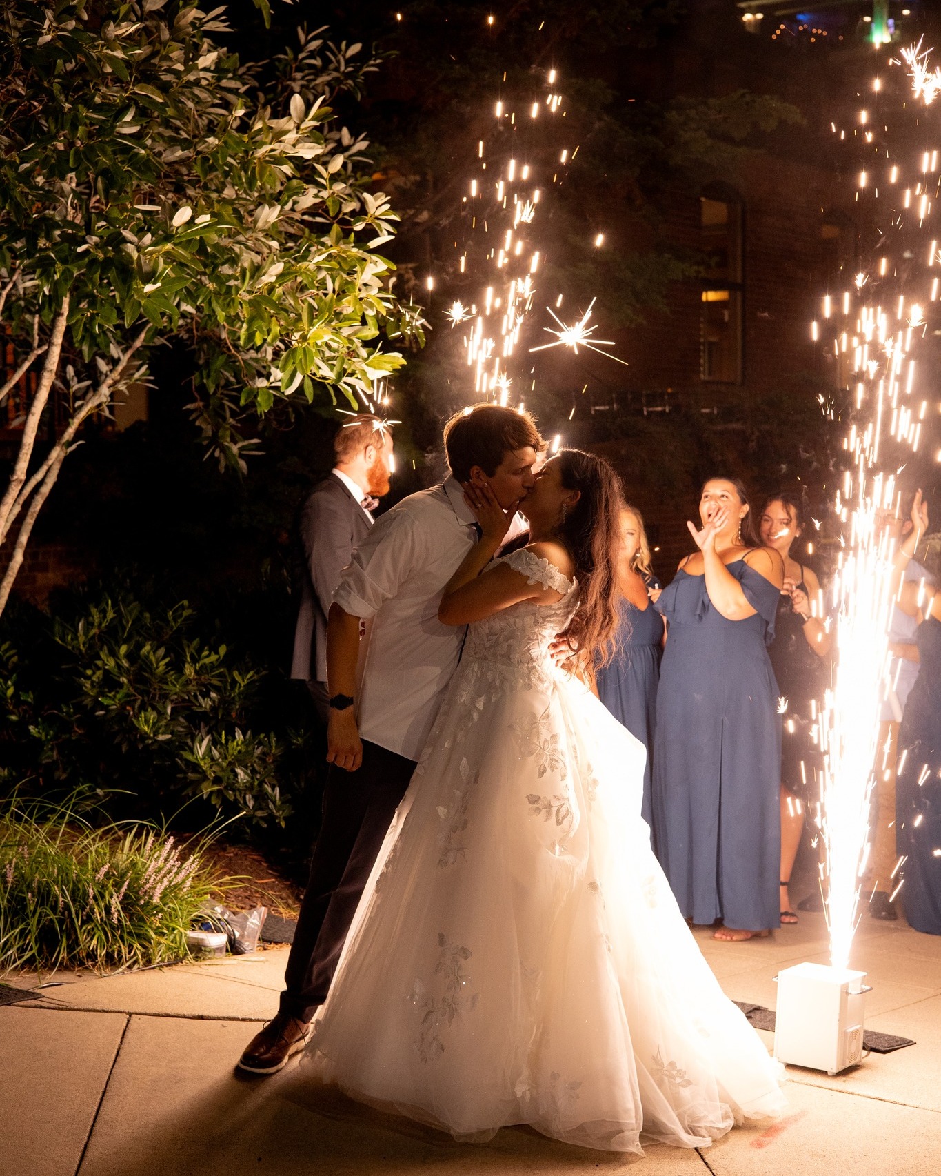 I’ll stop taking wedding photos when sparks fly or whatever. ✨
No, seriously though because that’s usually my cue that the night’s over and the happy couple is peacing out. ✌️